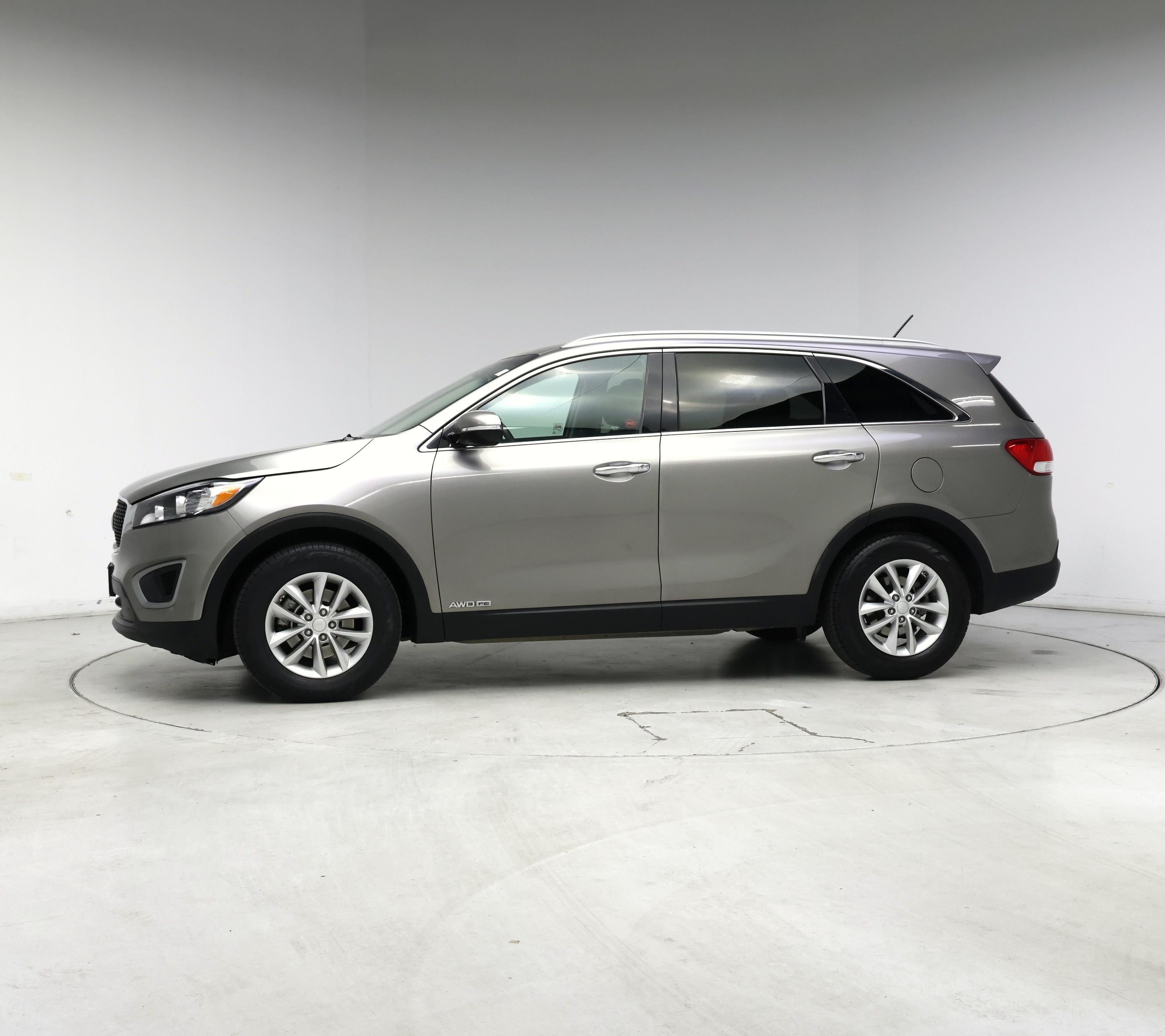 Thumbnail: 2016 Kia Sorento - 3