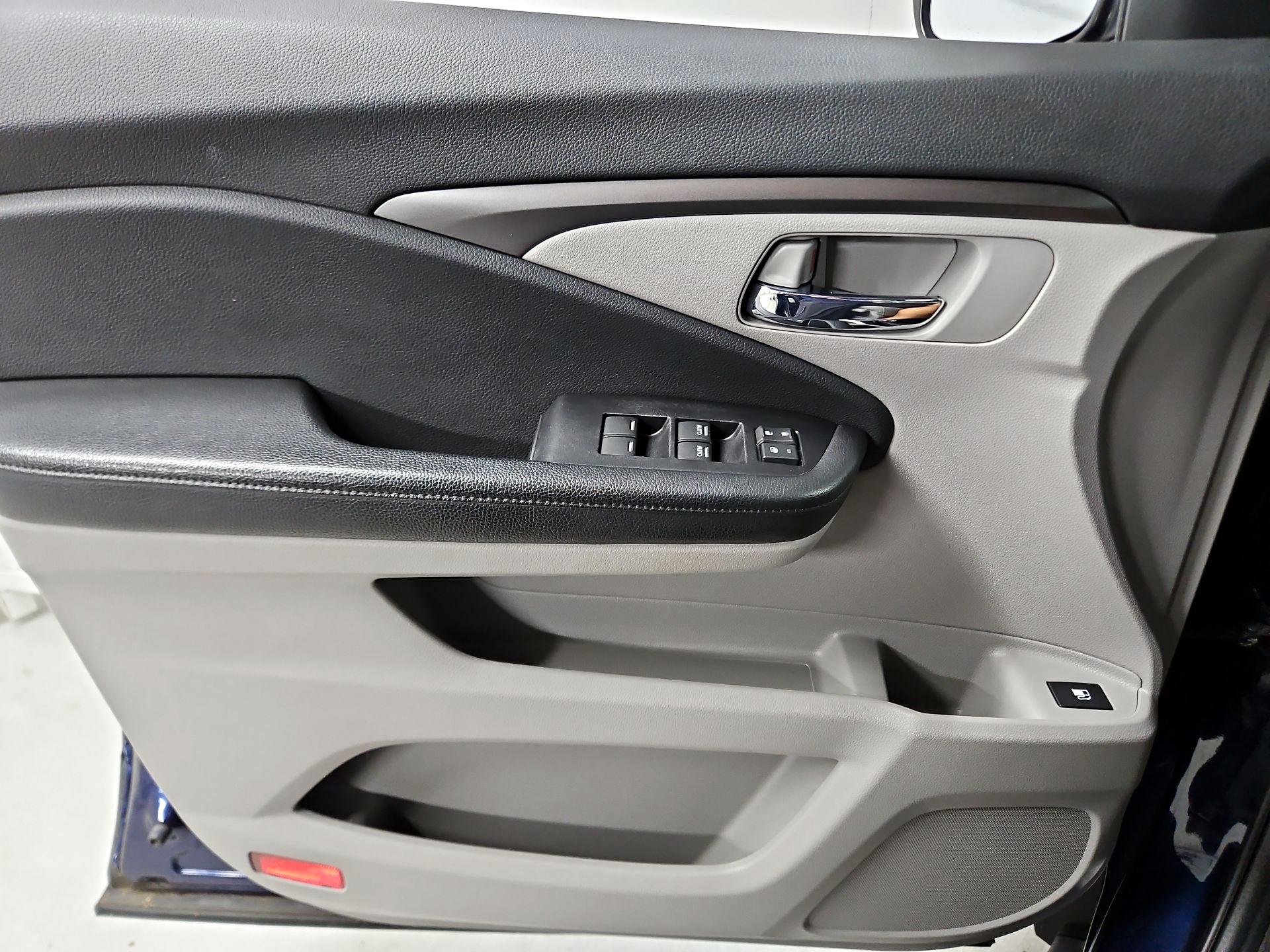 Thumbnail: 2019 Honda Pilot - 12