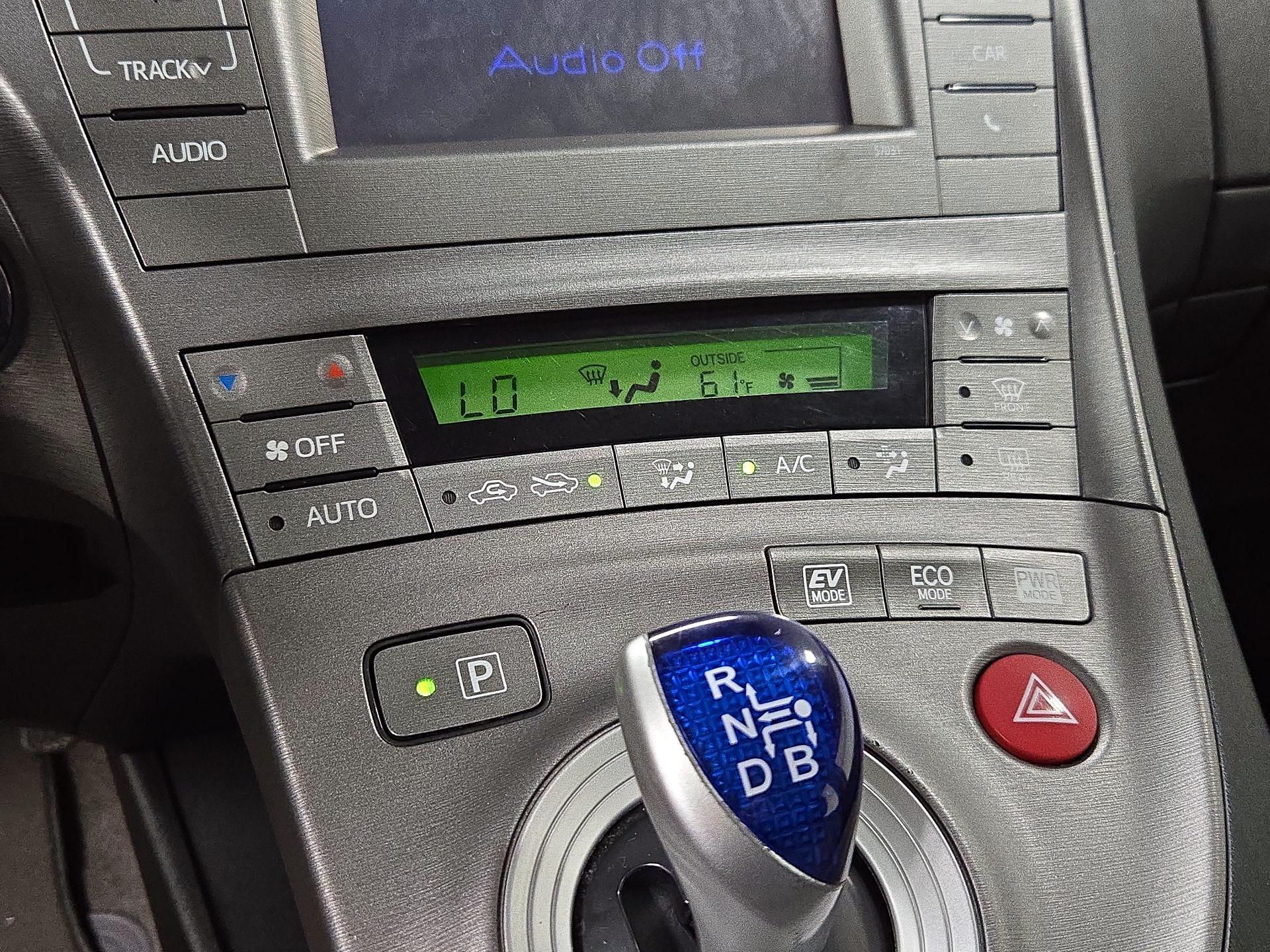Thumbnail: 2014 Toyota Prius - 15