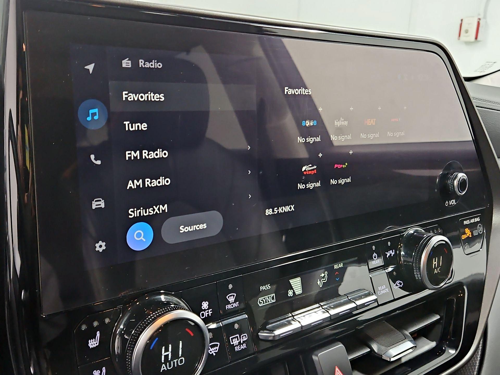 Thumbnail: 2023 Toyota Highlander - 15