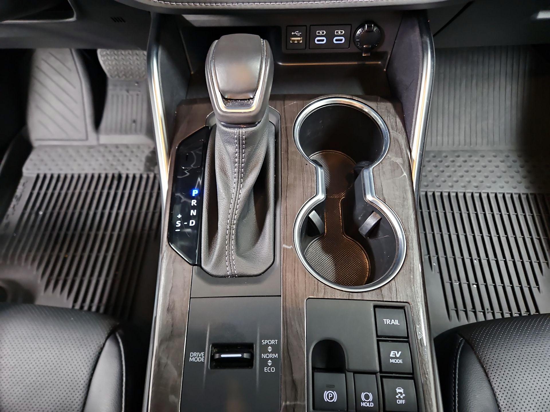 Thumbnail: 2023 Toyota Highlander - 17