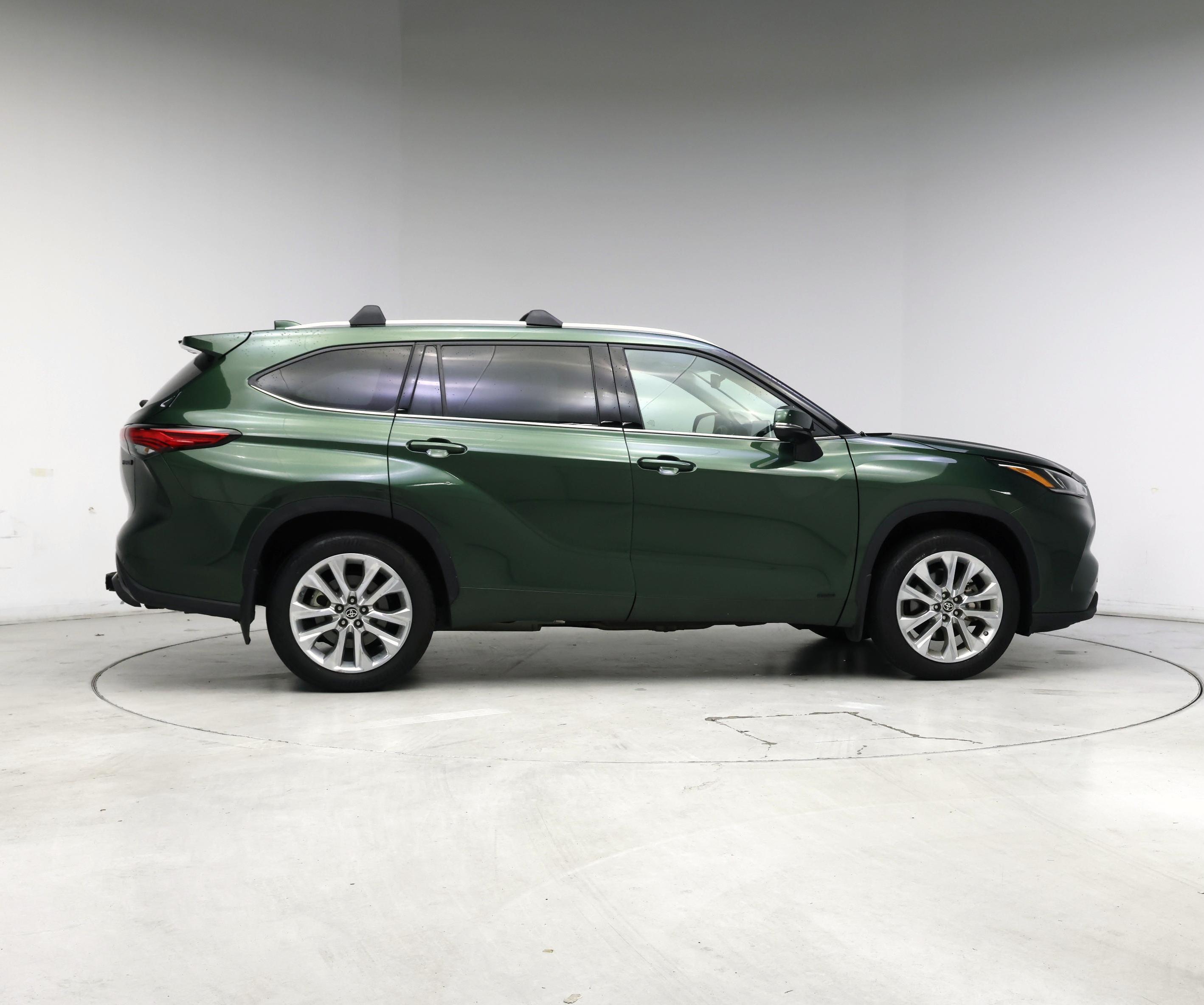 Thumbnail: 2023 Toyota Highlander - 7