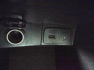 USB/AUX Ports