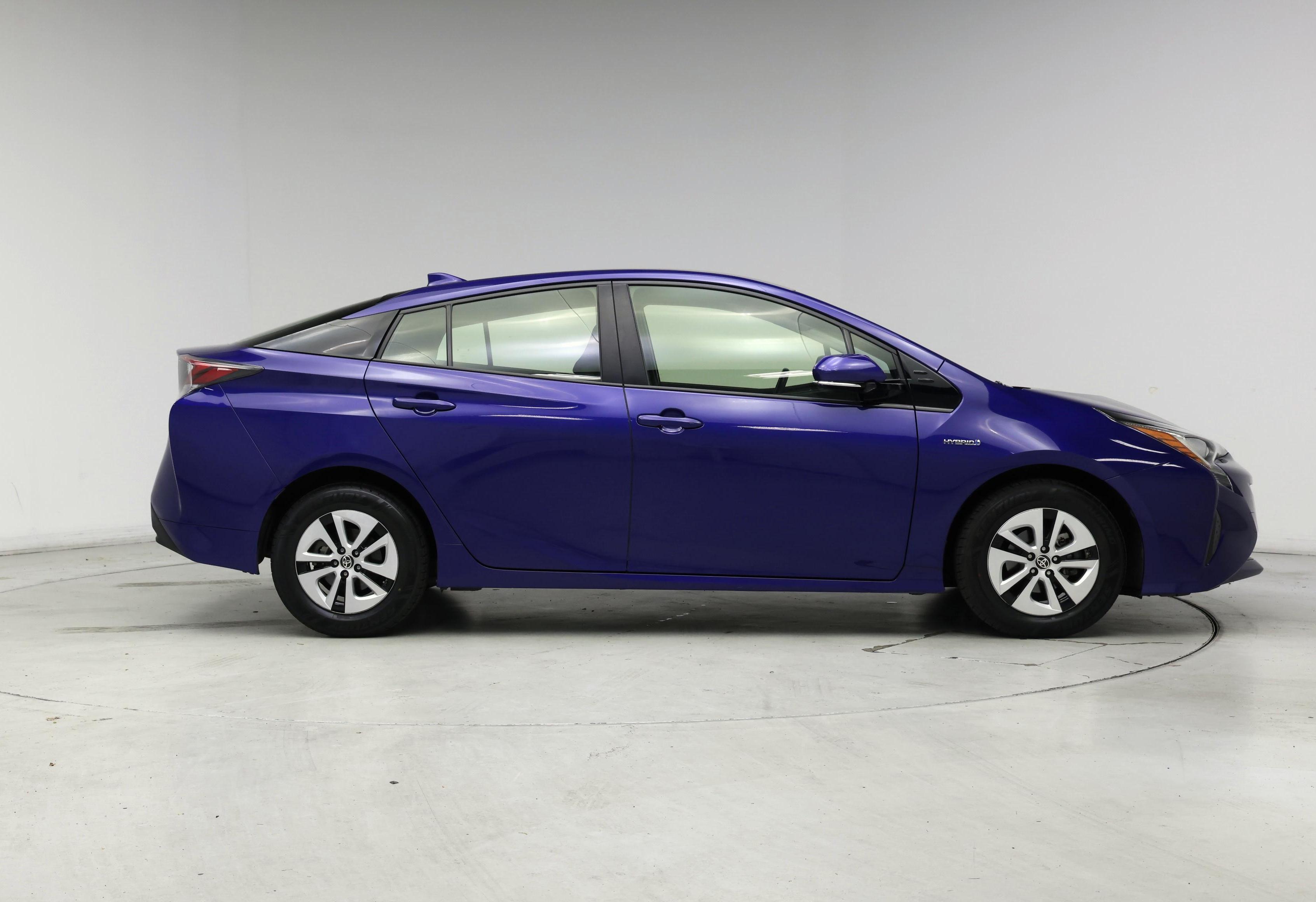 Thumbnail: 2017 Toyota Prius - 7