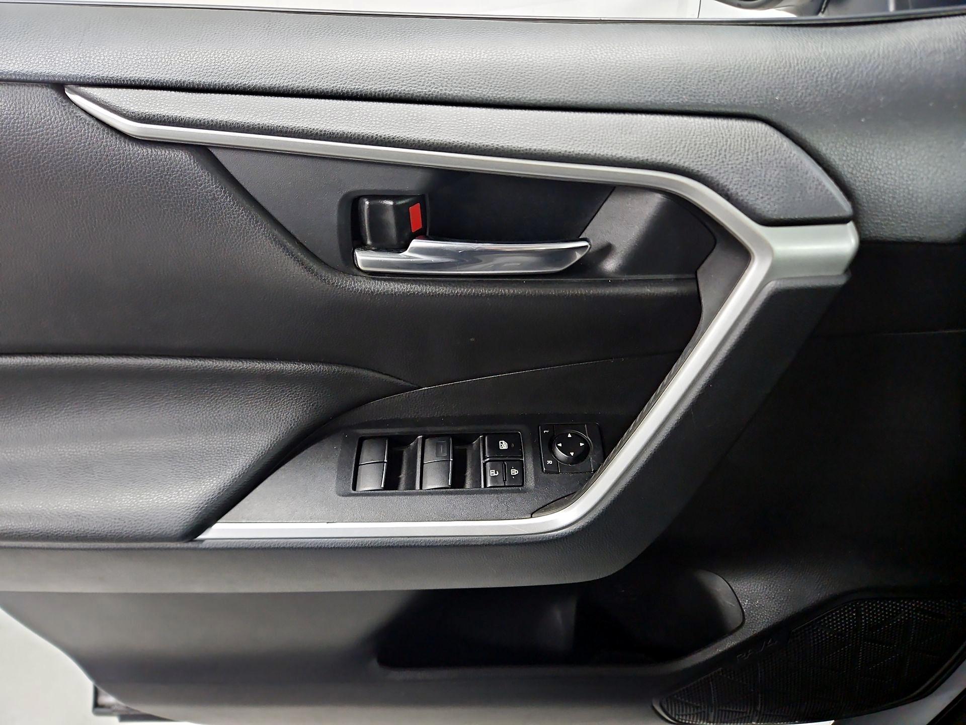 Thumbnail: 2021 Toyota RAV4 - 12