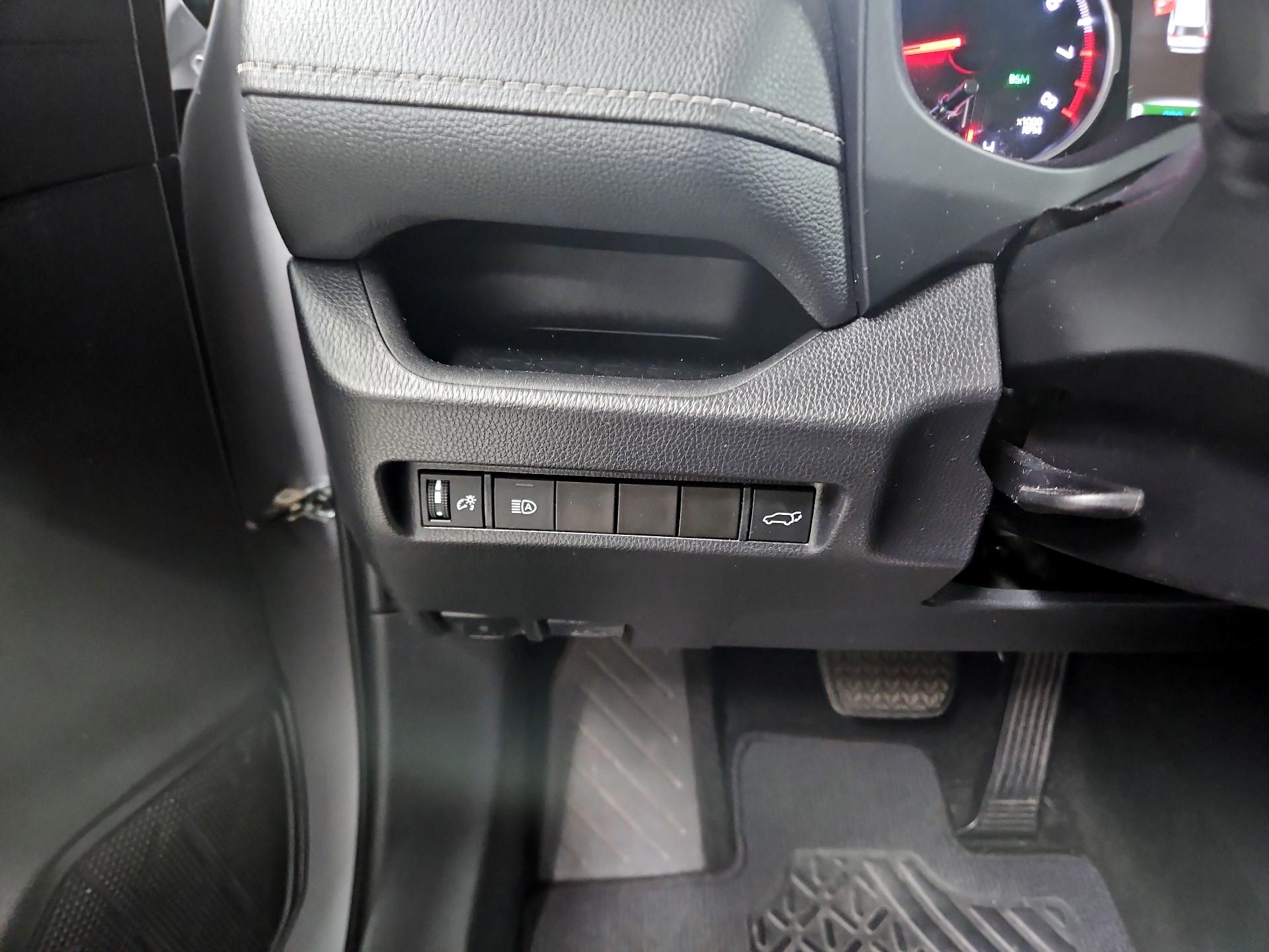 Thumbnail: 2021 Toyota RAV4 - 13
