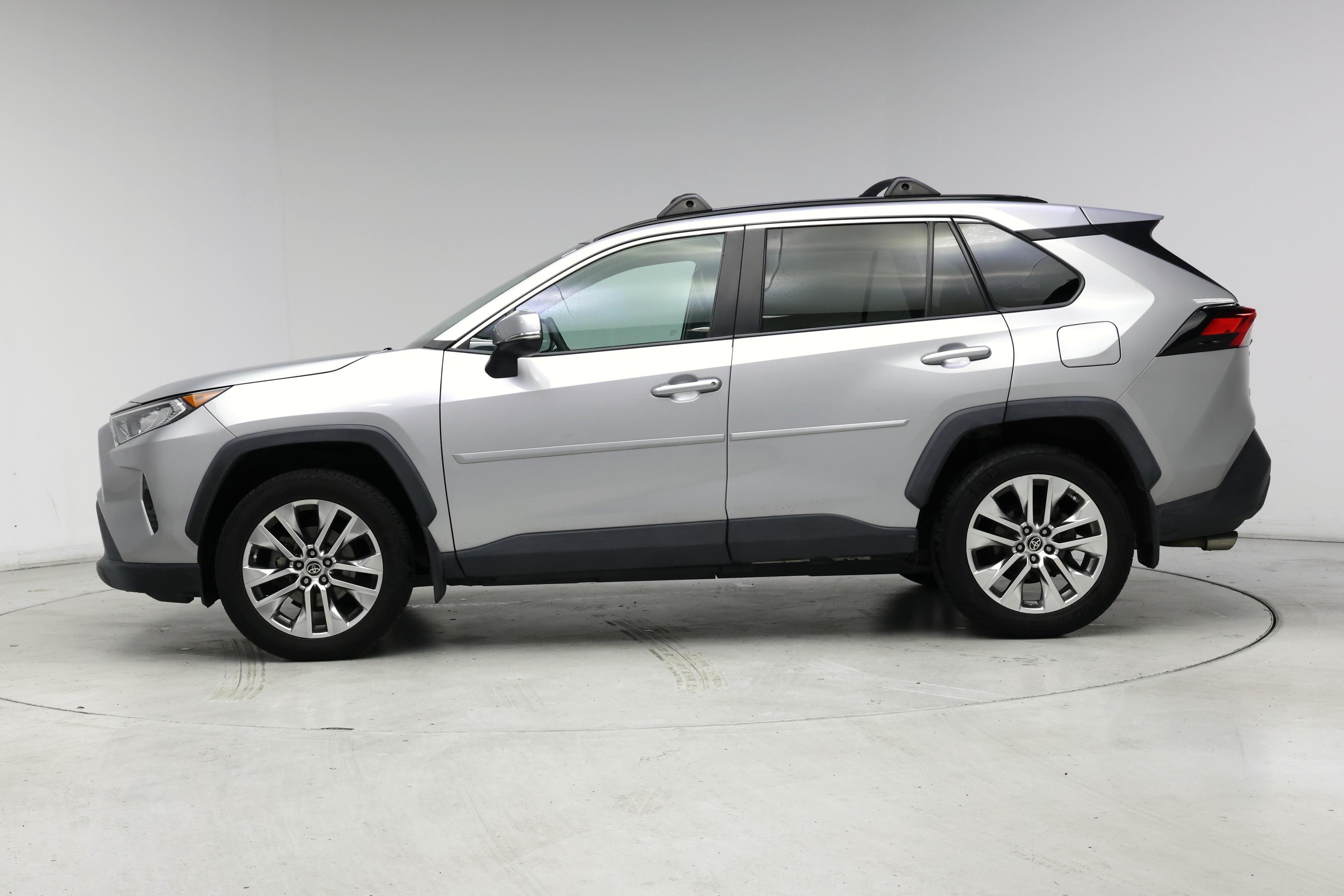 Thumbnail: 2021 Toyota RAV4 - 3