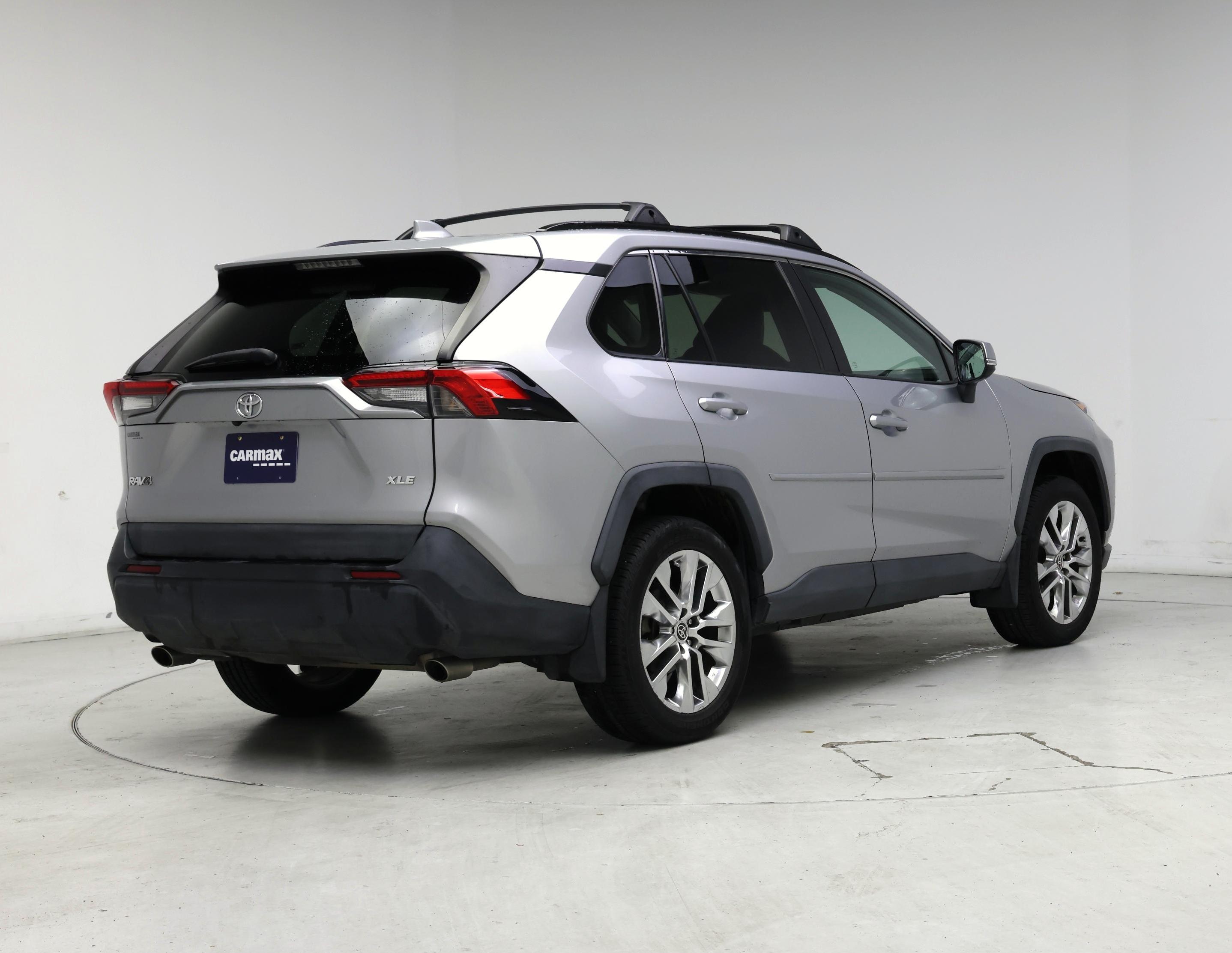 Thumbnail: 2021 Toyota RAV4 - 8