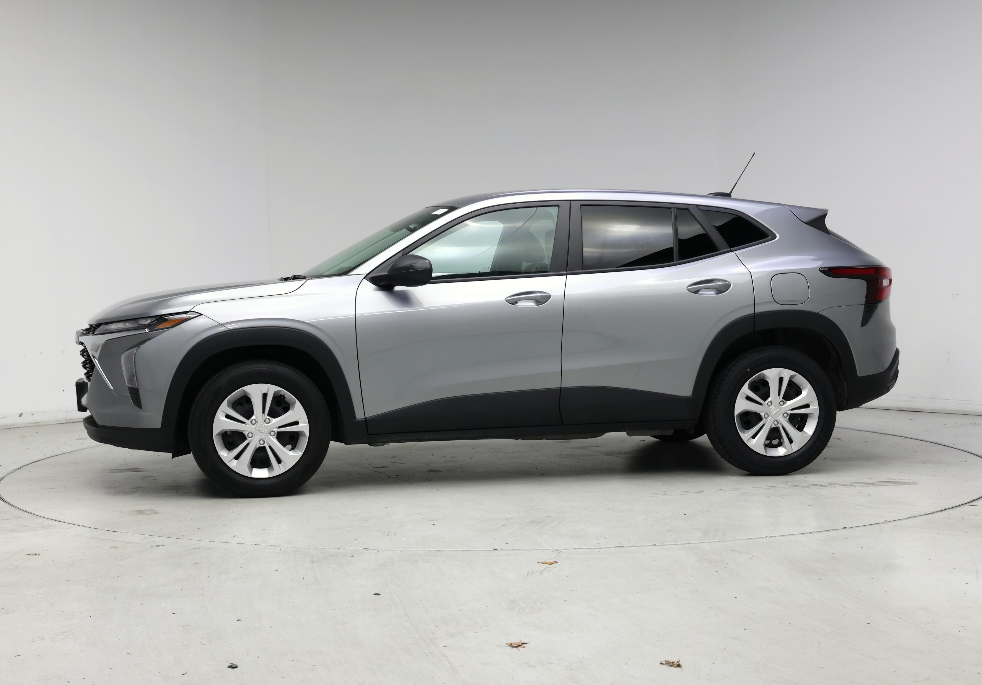 Thumbnail: 2024 Chevrolet Trax - 3