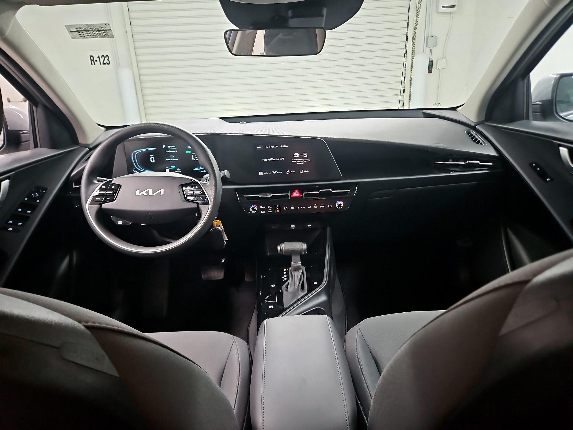 Thumbnail: 2024 Kia Niro - 9