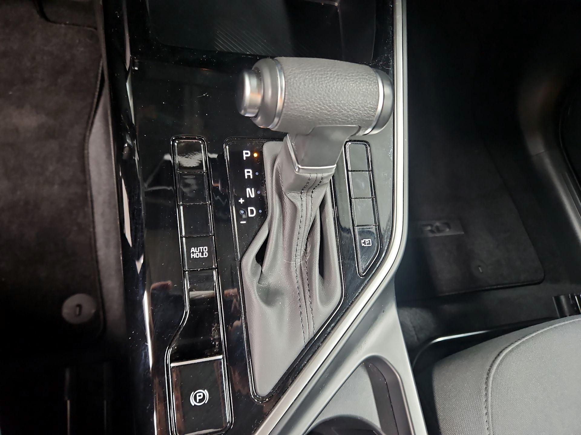 Thumbnail: 2024 Kia Niro - 17