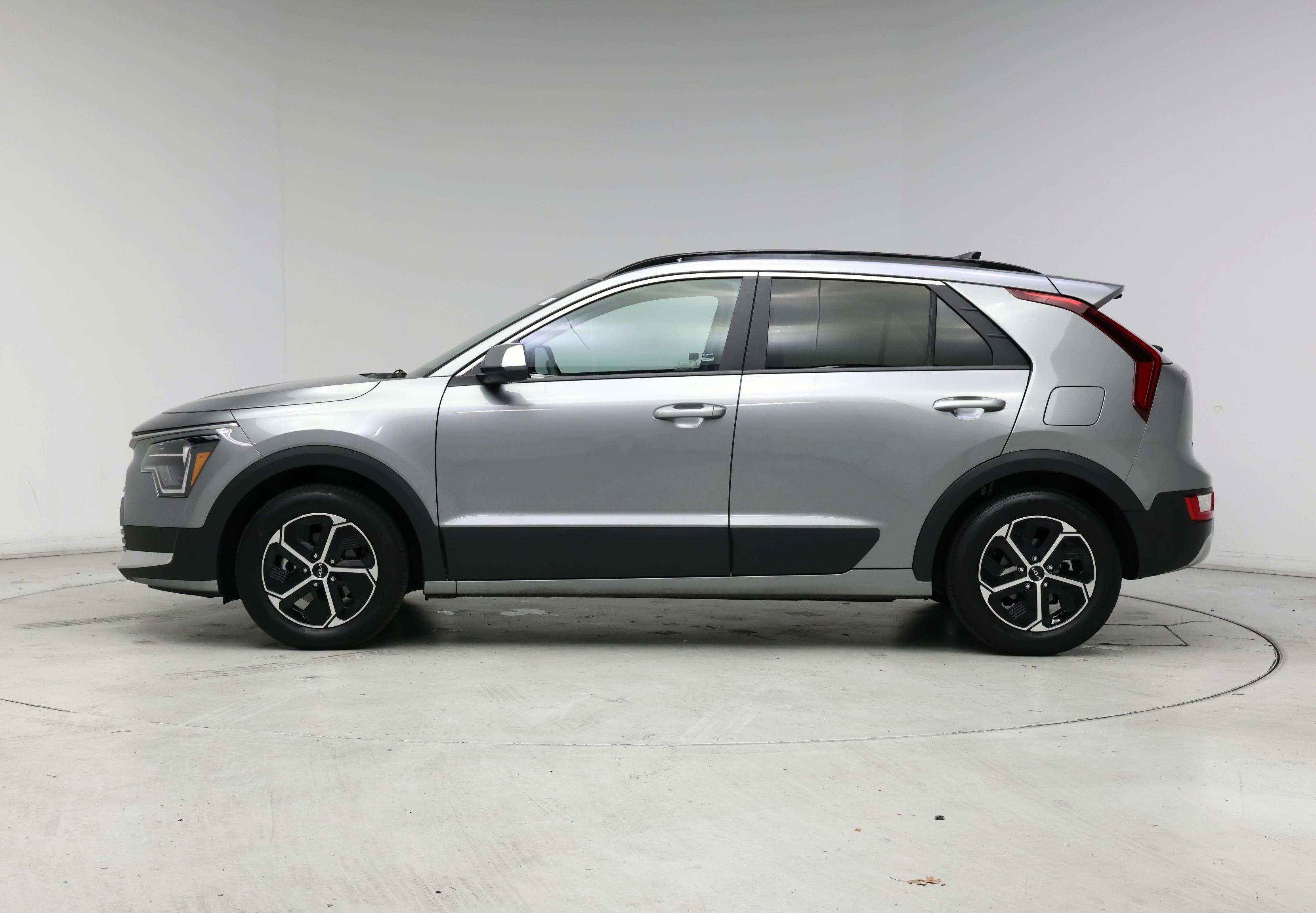 Thumbnail: 2024 Kia Niro - 3