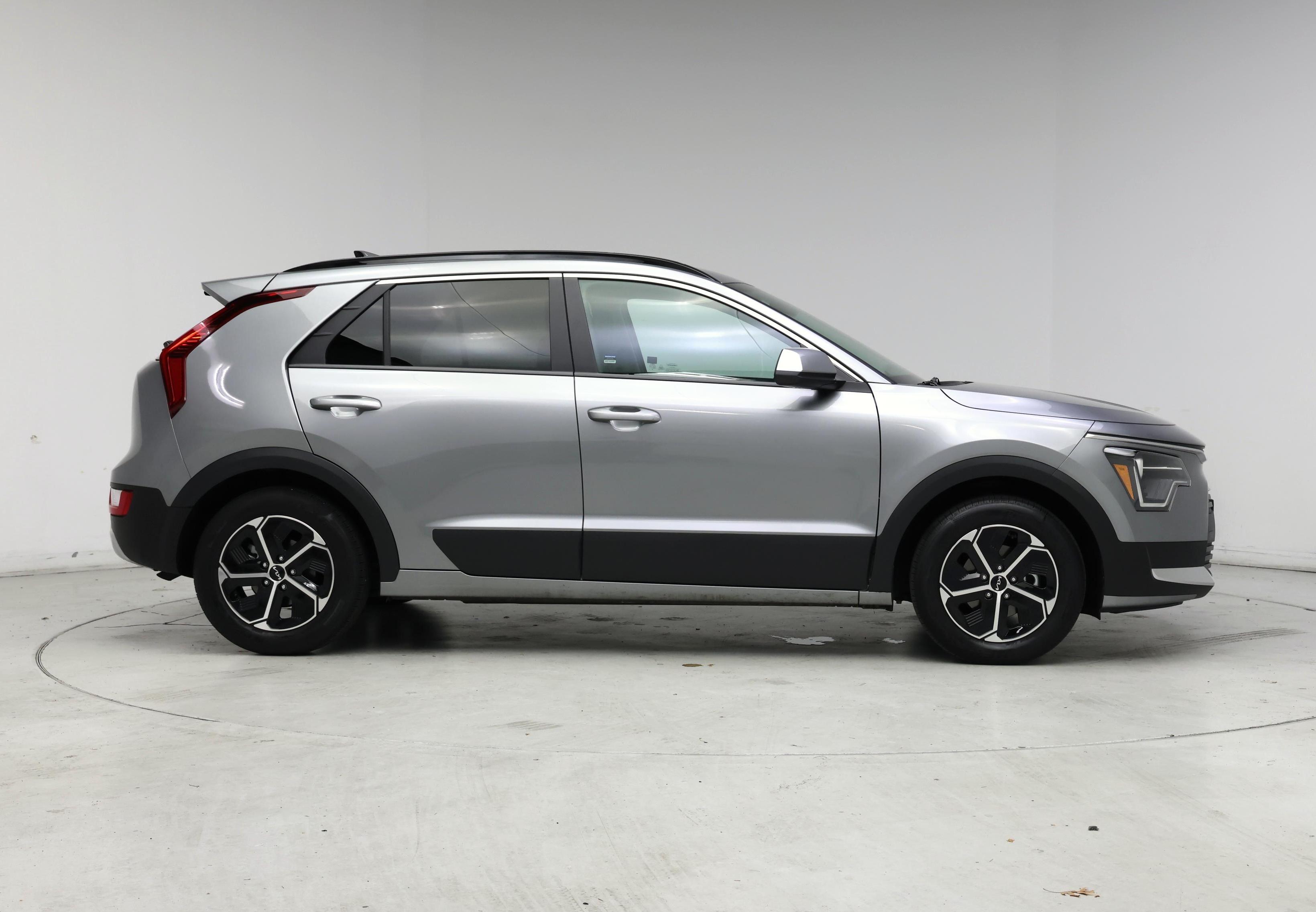 Thumbnail: 2024 Kia Niro - 7