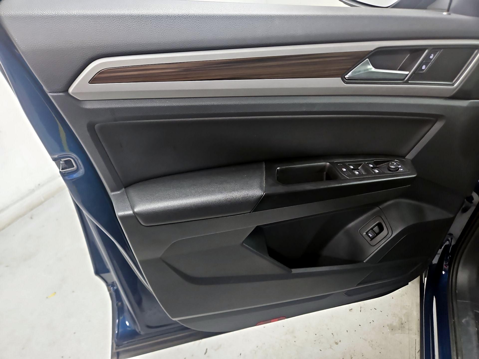 Thumbnail: 2021 Volkswagen Atlas - 12