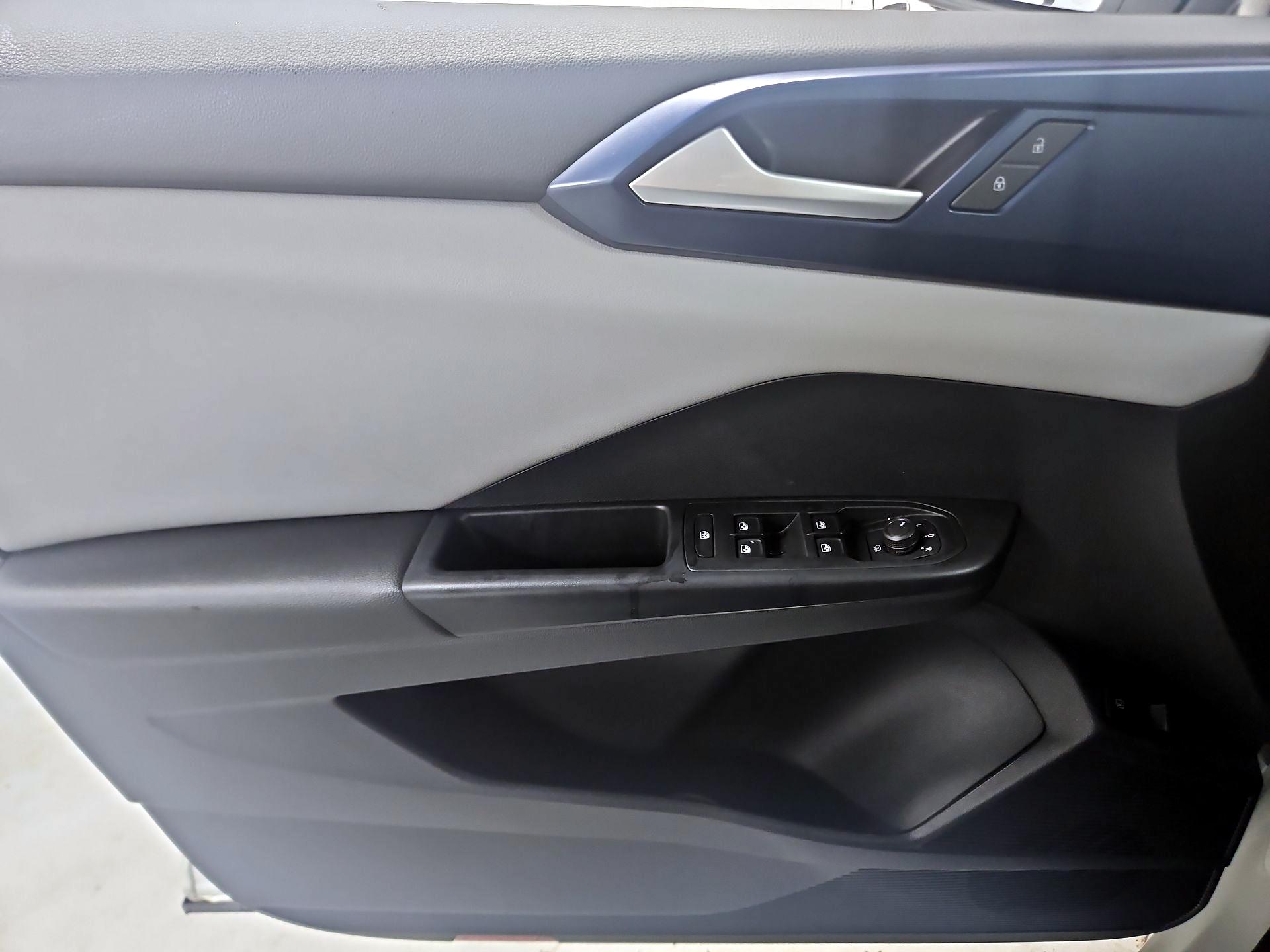 Thumbnail: 2022 Volkswagen Taos - 12