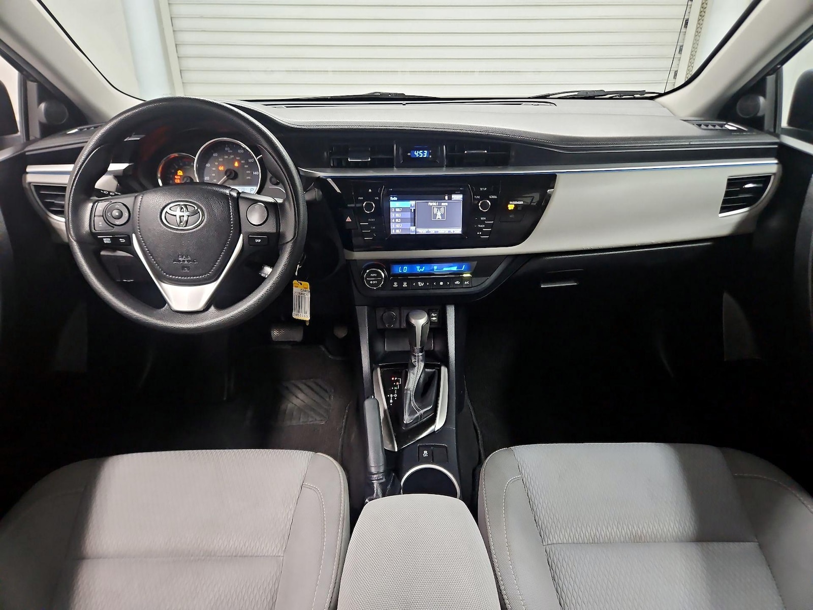 2016 Toyota Corolla LE - Photo 10