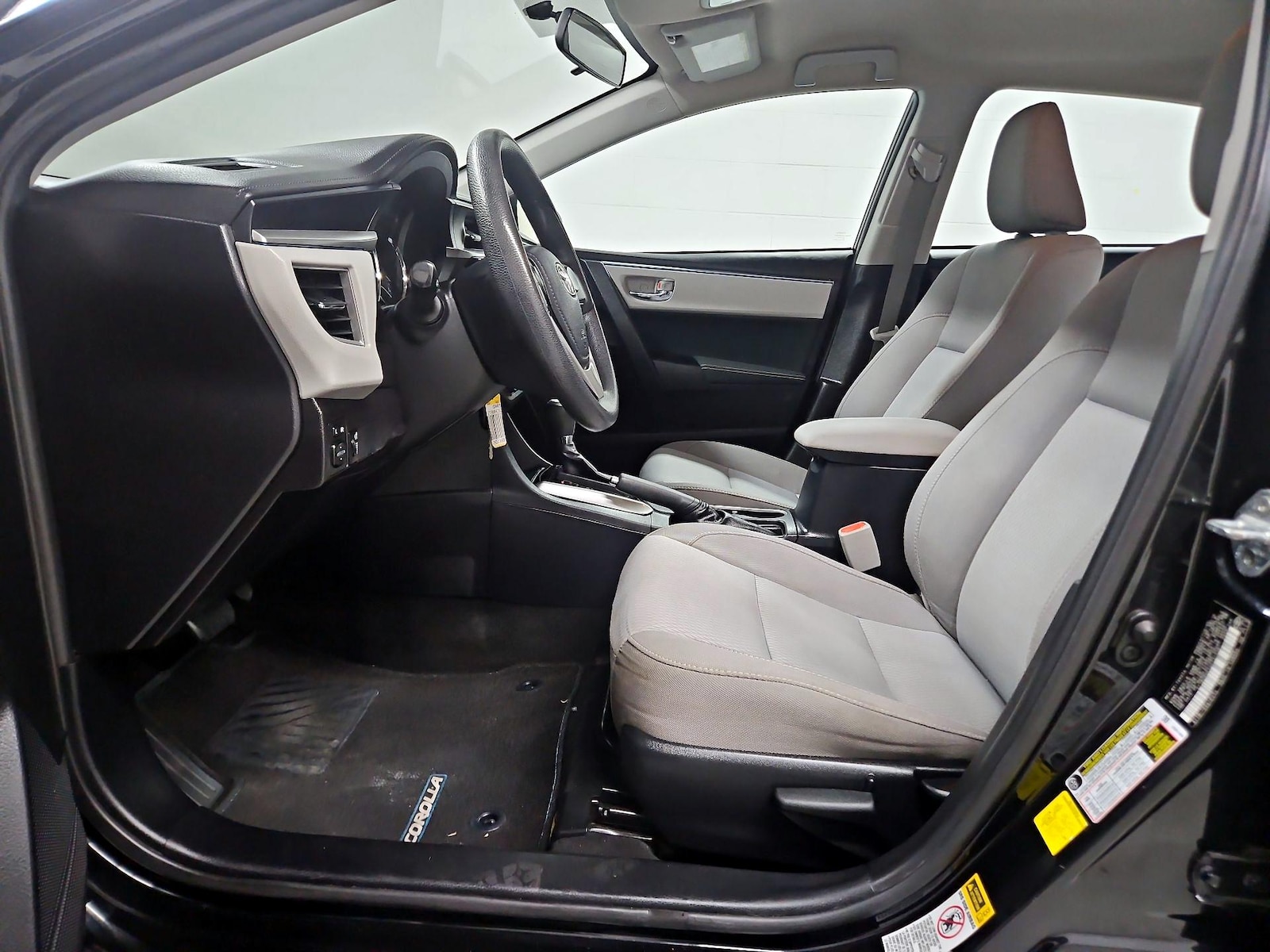 2016 Toyota Corolla LE - Photo 12