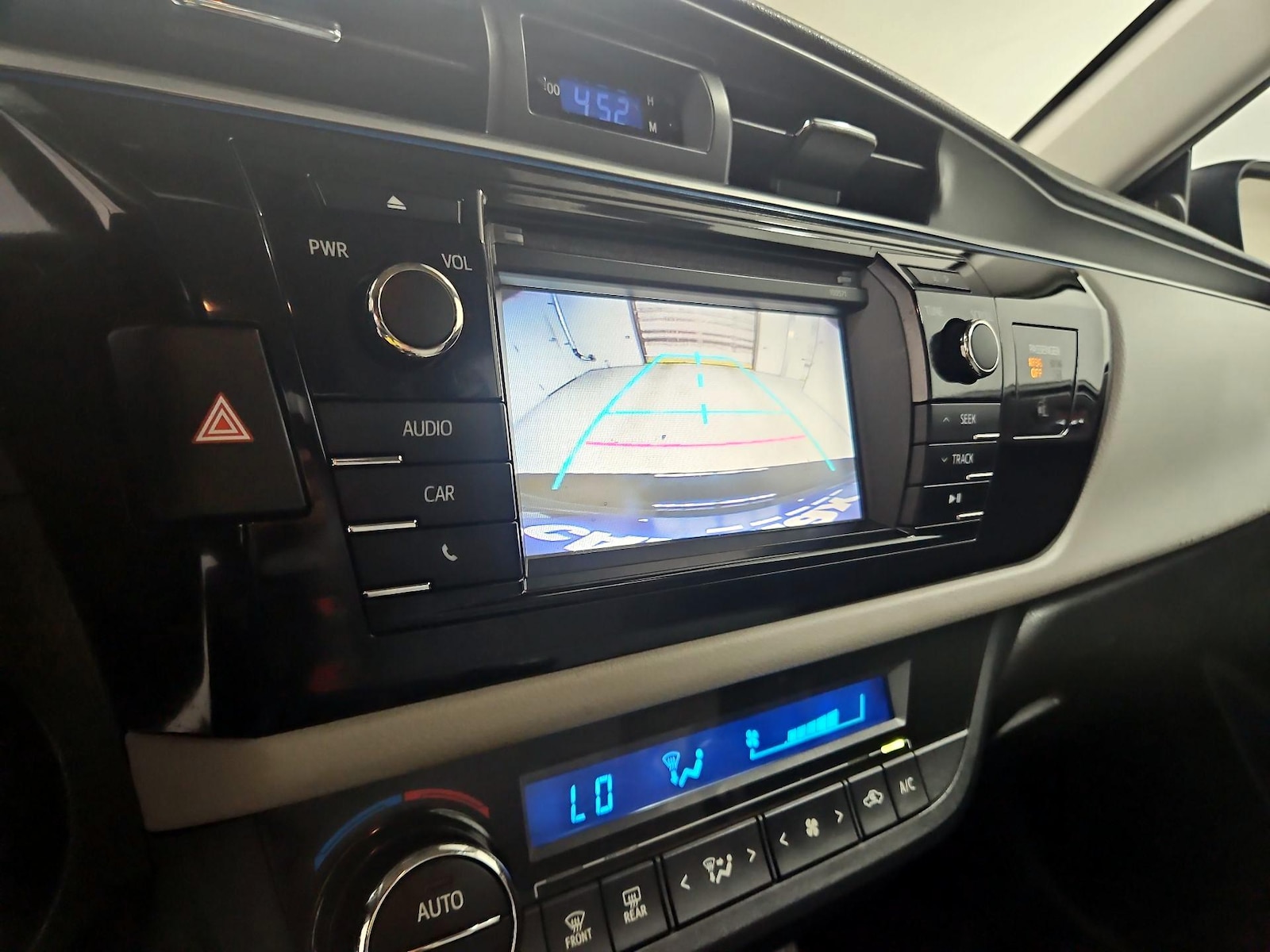2016 Toyota Corolla LE - Photo 15