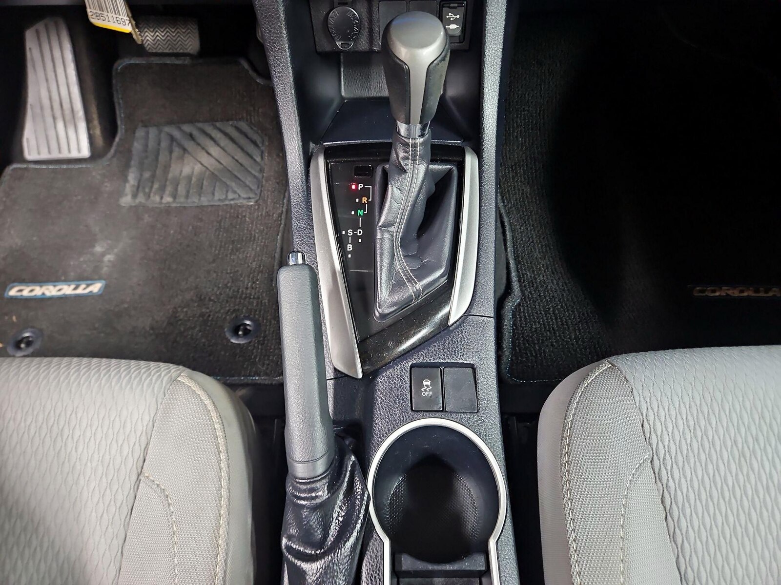 2016 Toyota Corolla LE - Photo 18