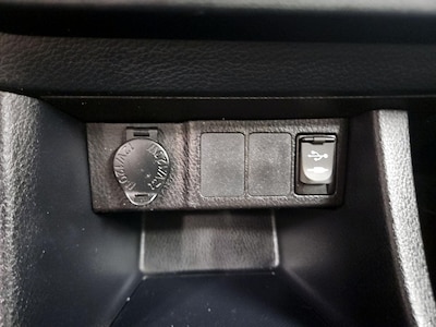 USB/AUX Ports