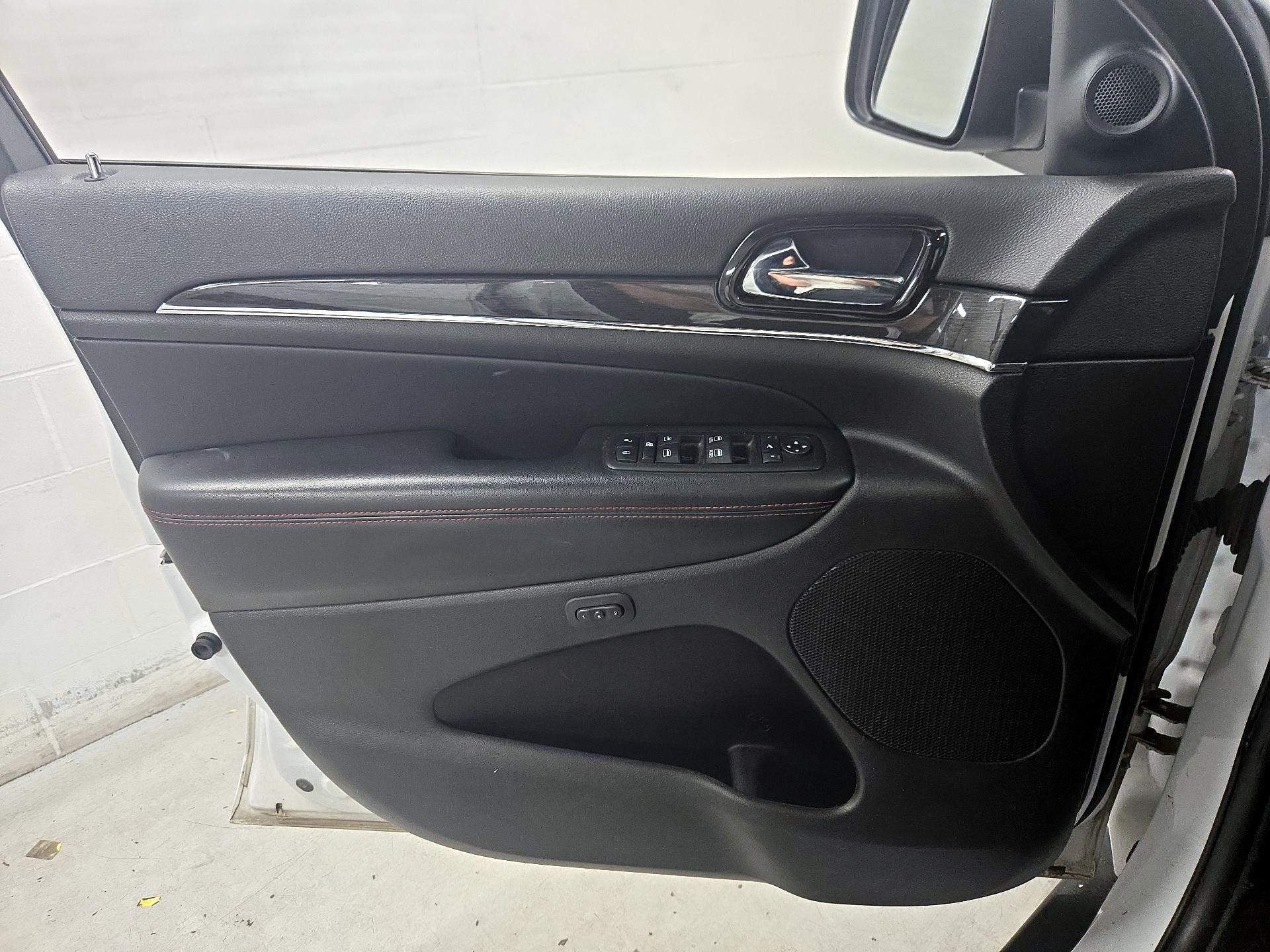 Thumbnail: 2019 Jeep Grand Cherokee - 12