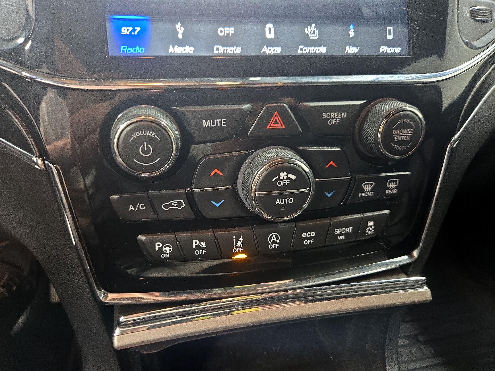 Thumbnail: 2019 Jeep Grand Cherokee - 17