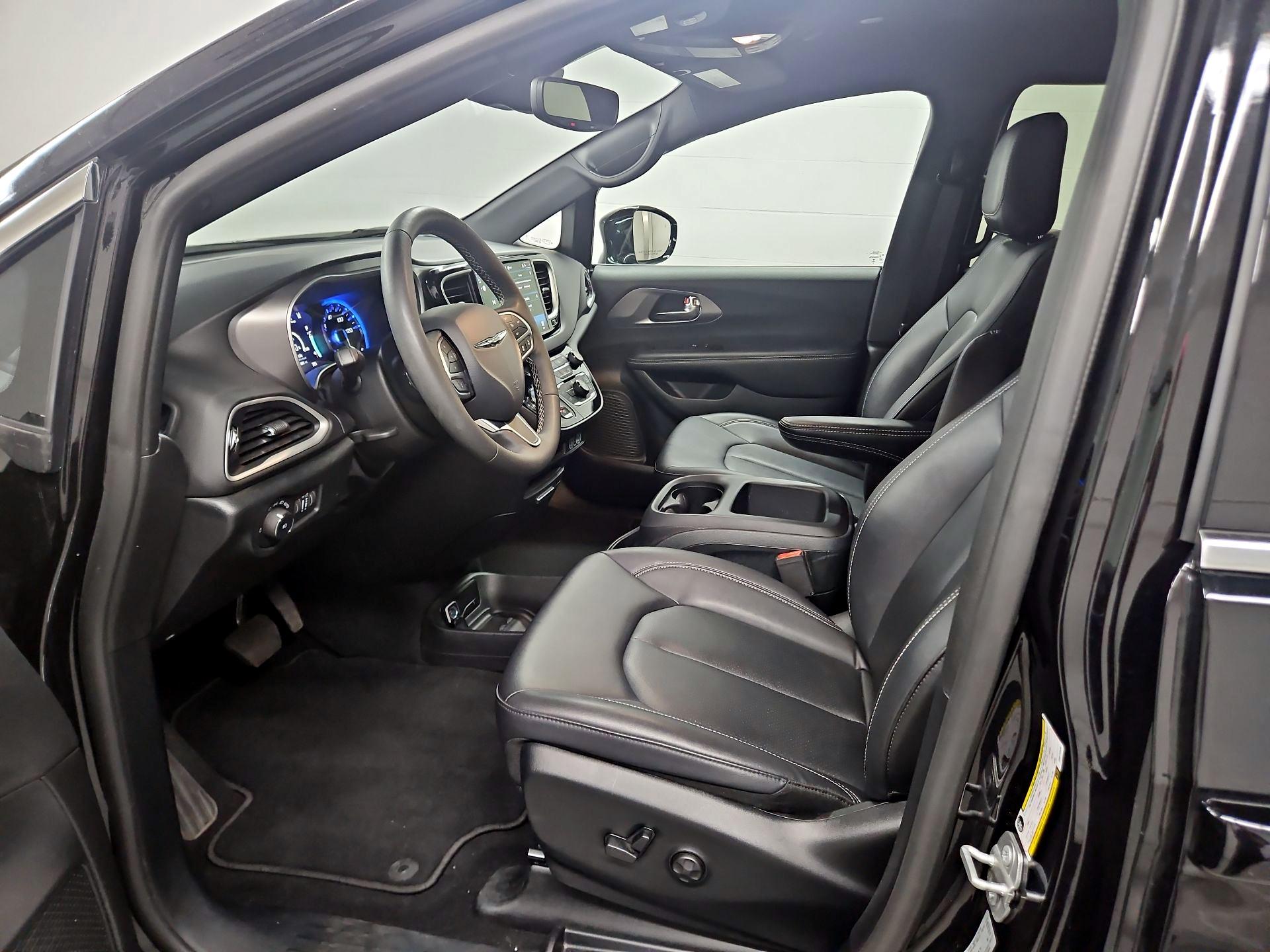 Thumbnail: 2025 Chrysler Pacifica - 11