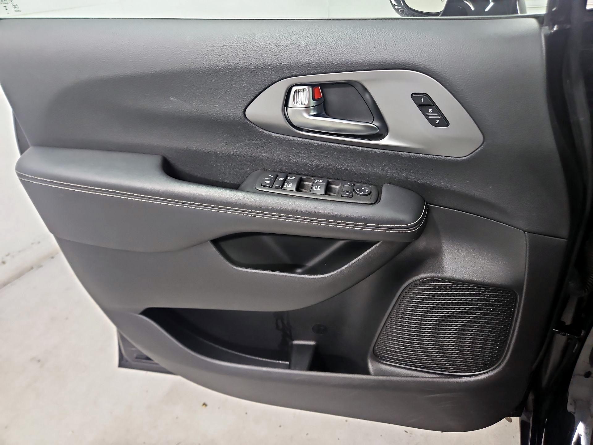 Thumbnail: 2025 Chrysler Pacifica - 12