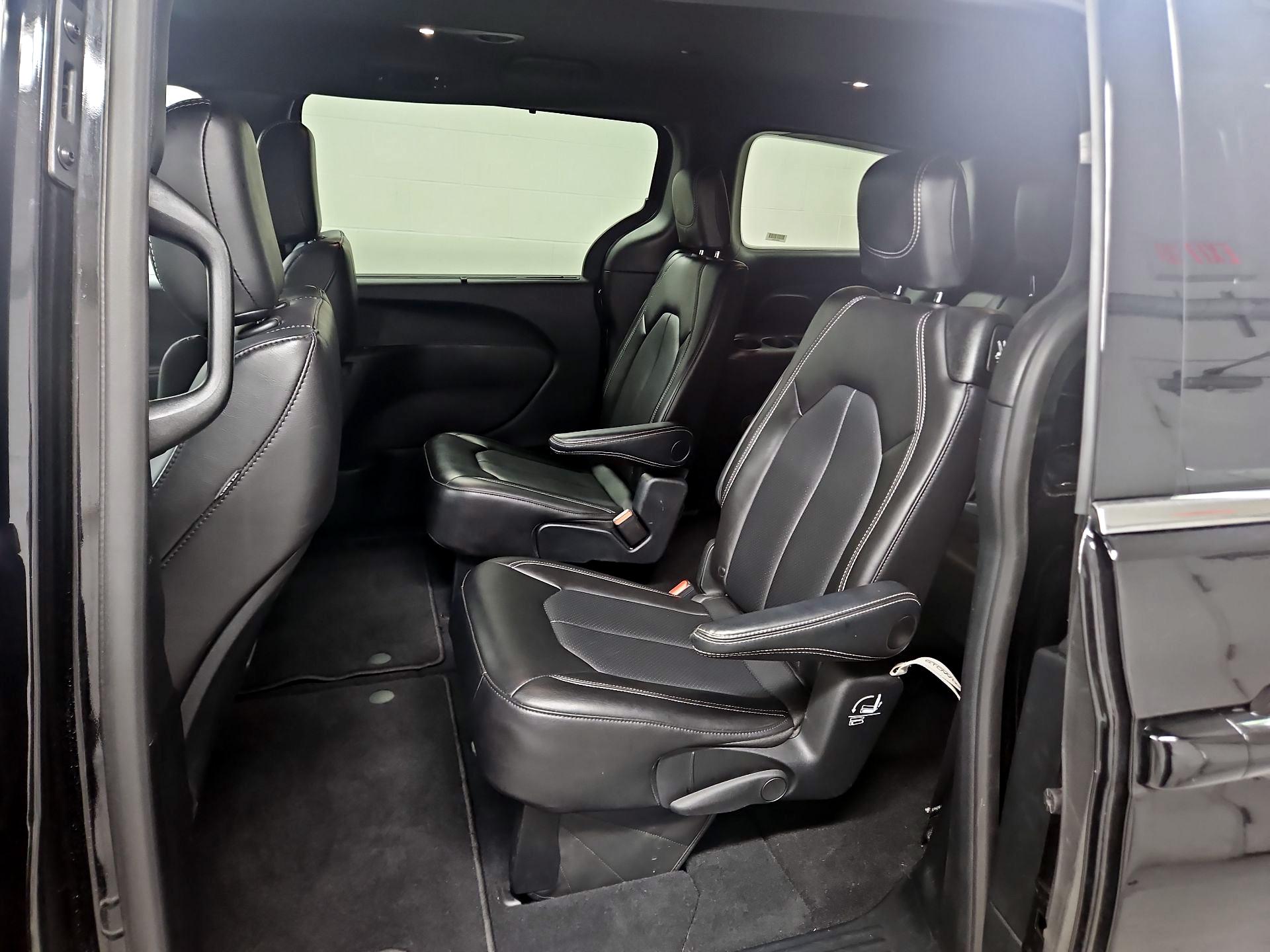 Thumbnail: 2025 Chrysler Pacifica - 19