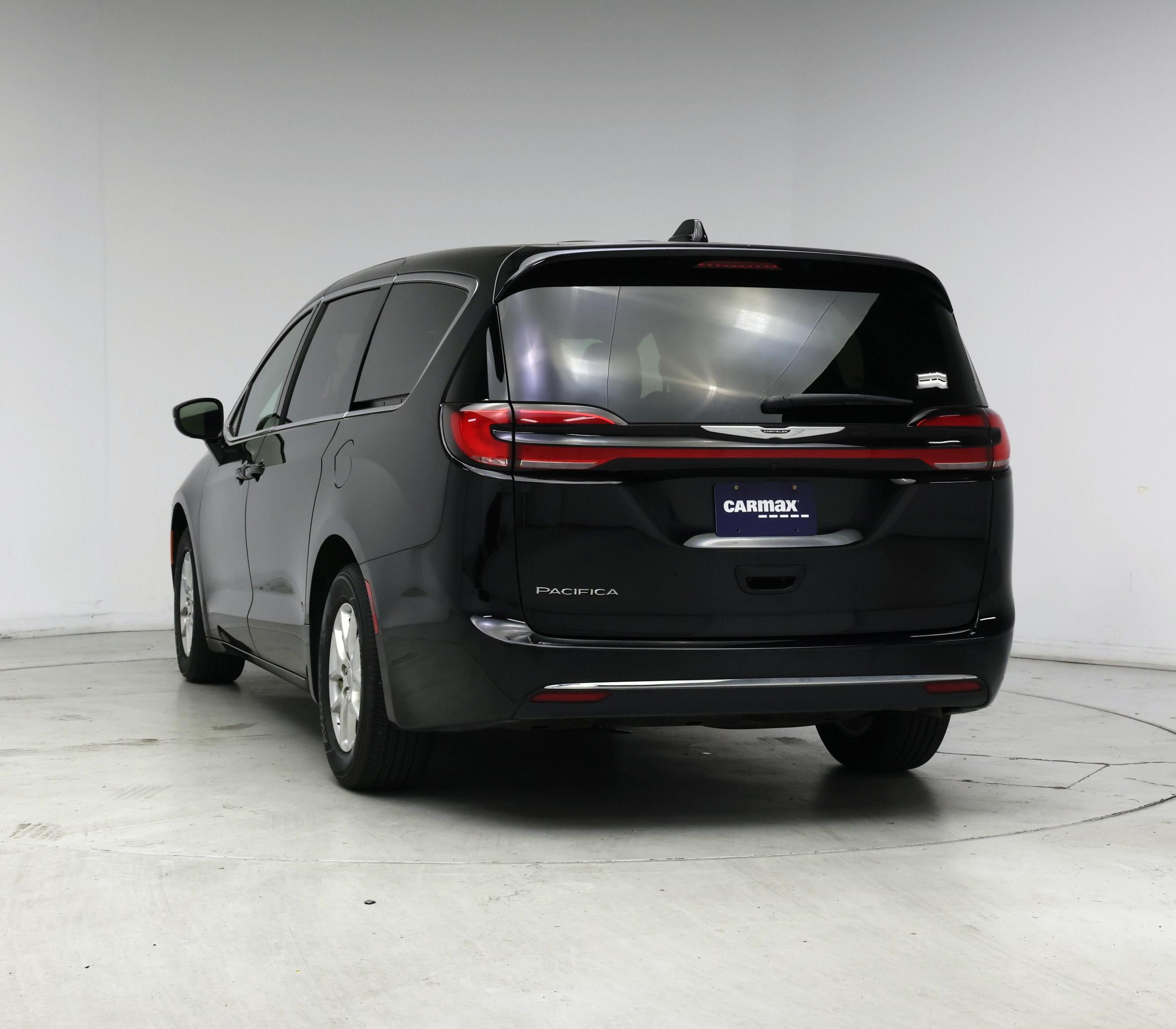 Thumbnail: 2025 Chrysler Pacifica - 6