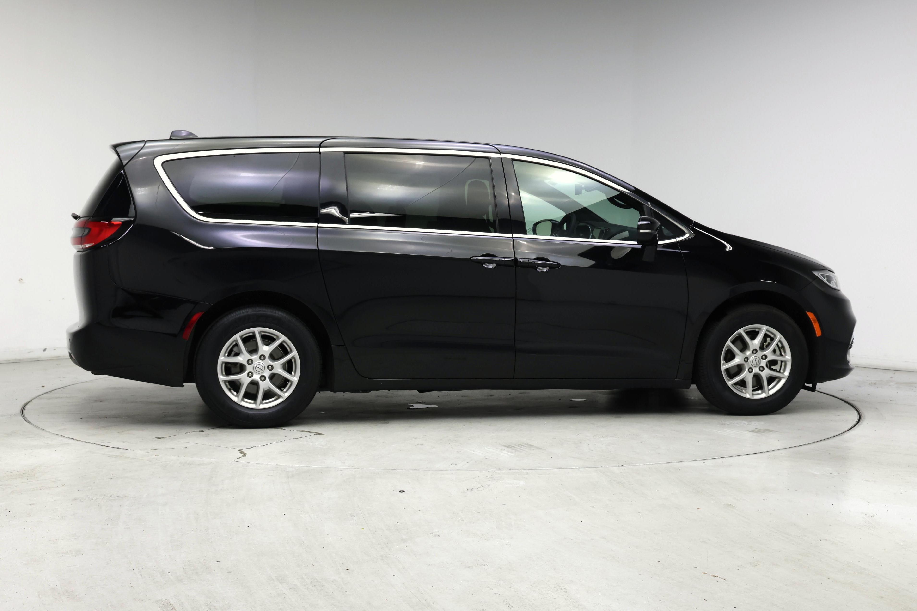 Thumbnail: 2025 Chrysler Pacifica - 7