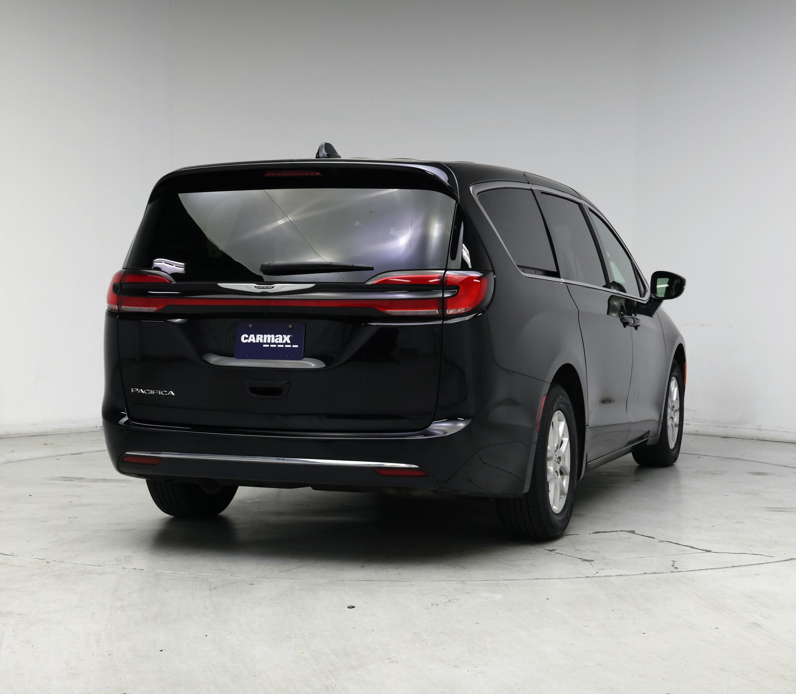 Thumbnail: 2025 Chrysler Pacifica - 8