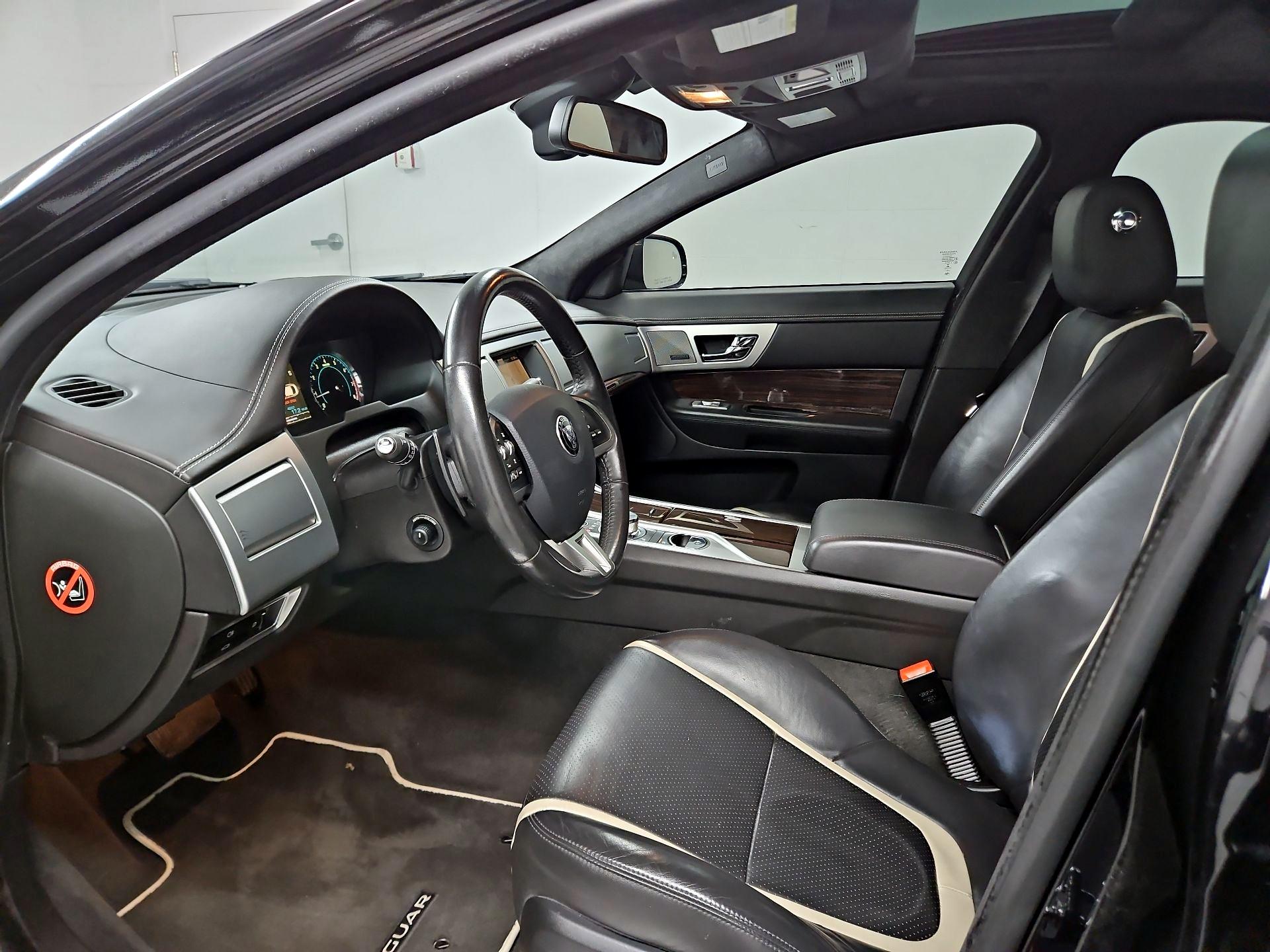 Thumbnail: 2015 Jaguar XF - 11