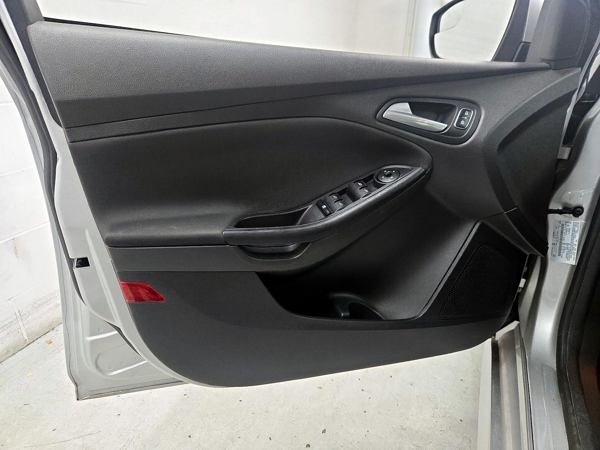 Thumbnail: 2016 Ford Focus - 12