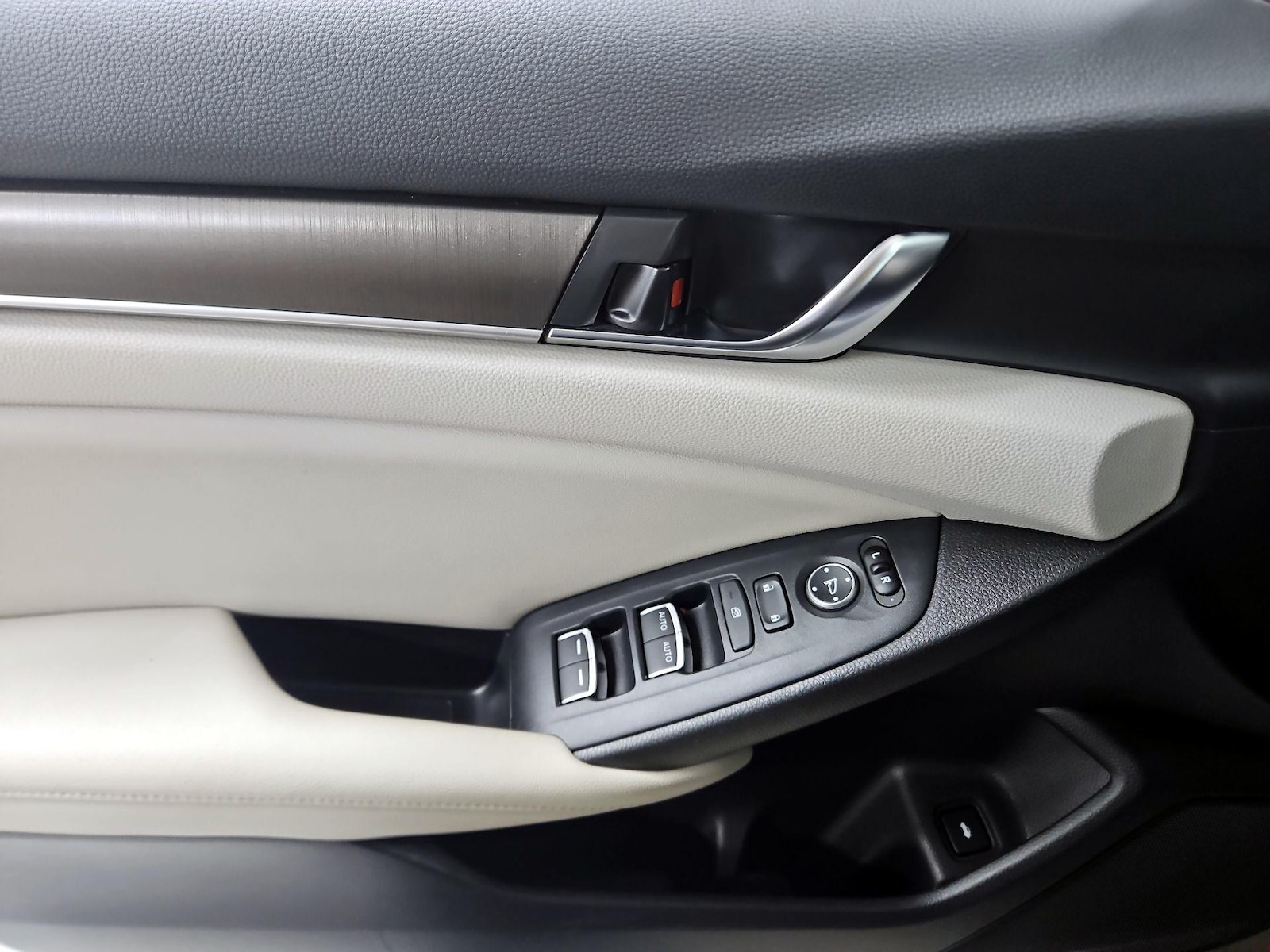 2020 Honda Accord LX - Photo 13