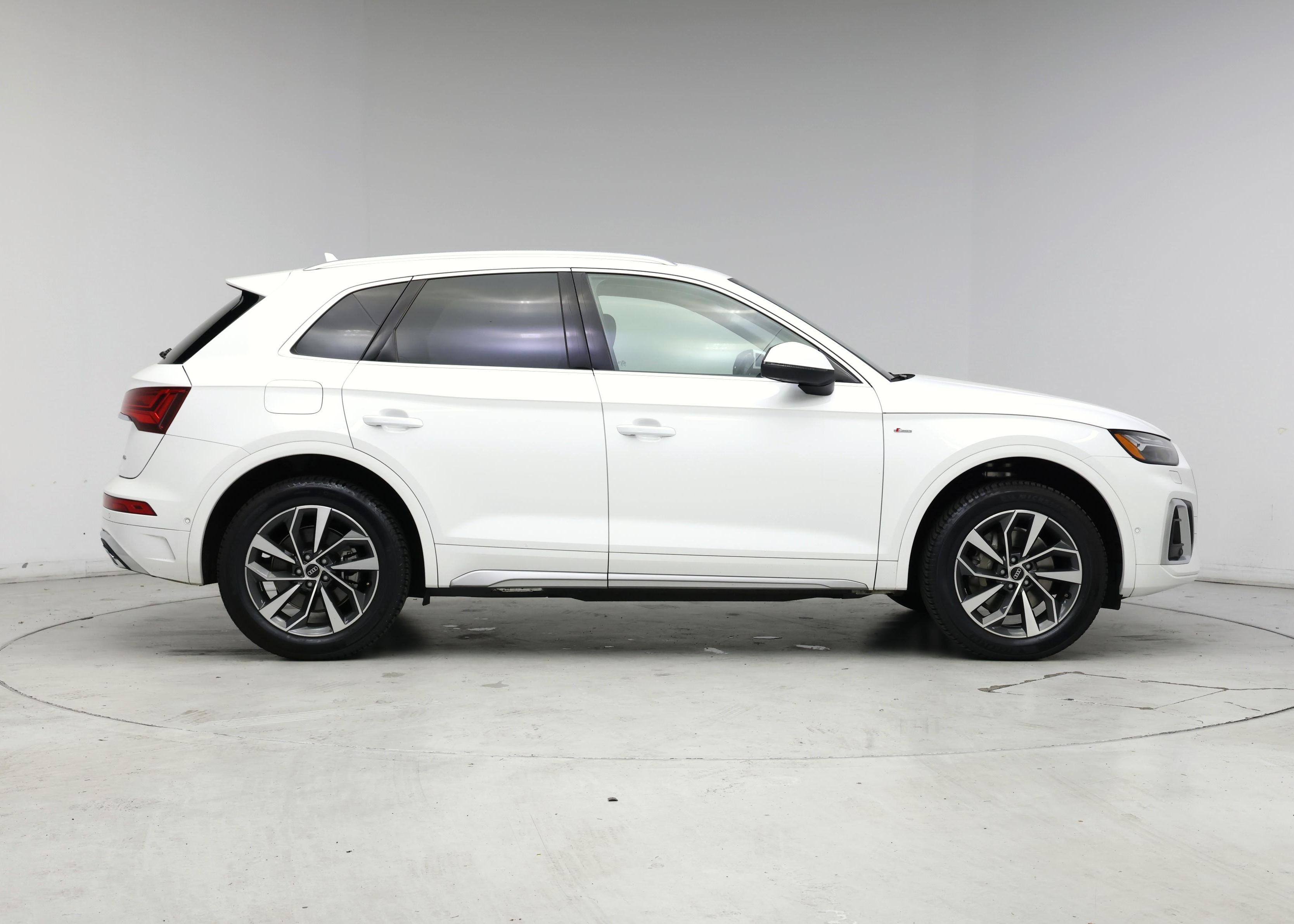 Thumbnail: 2023 Audi Q5 - 7