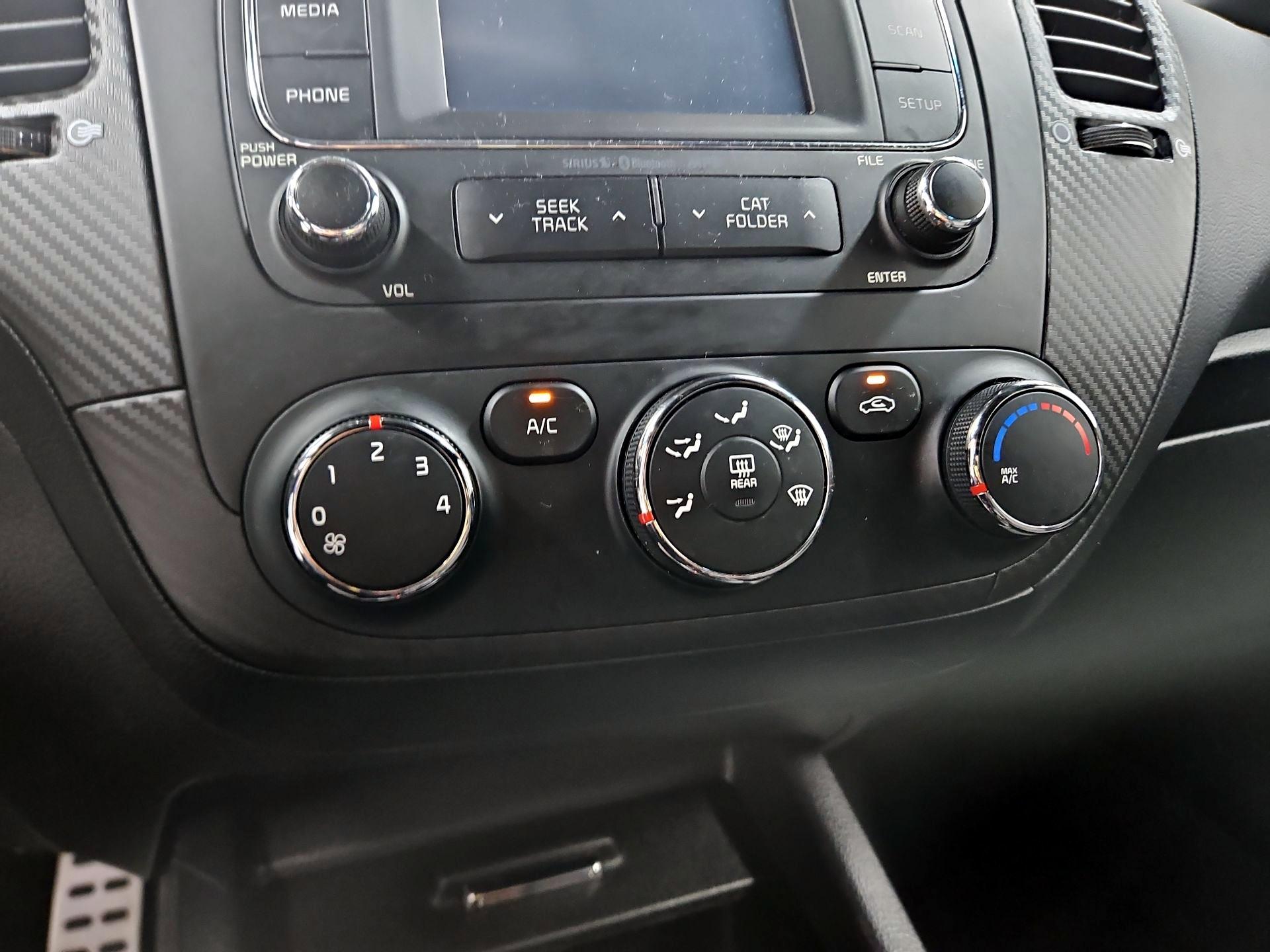 Thumbnail: 2016 Kia Forte - 16