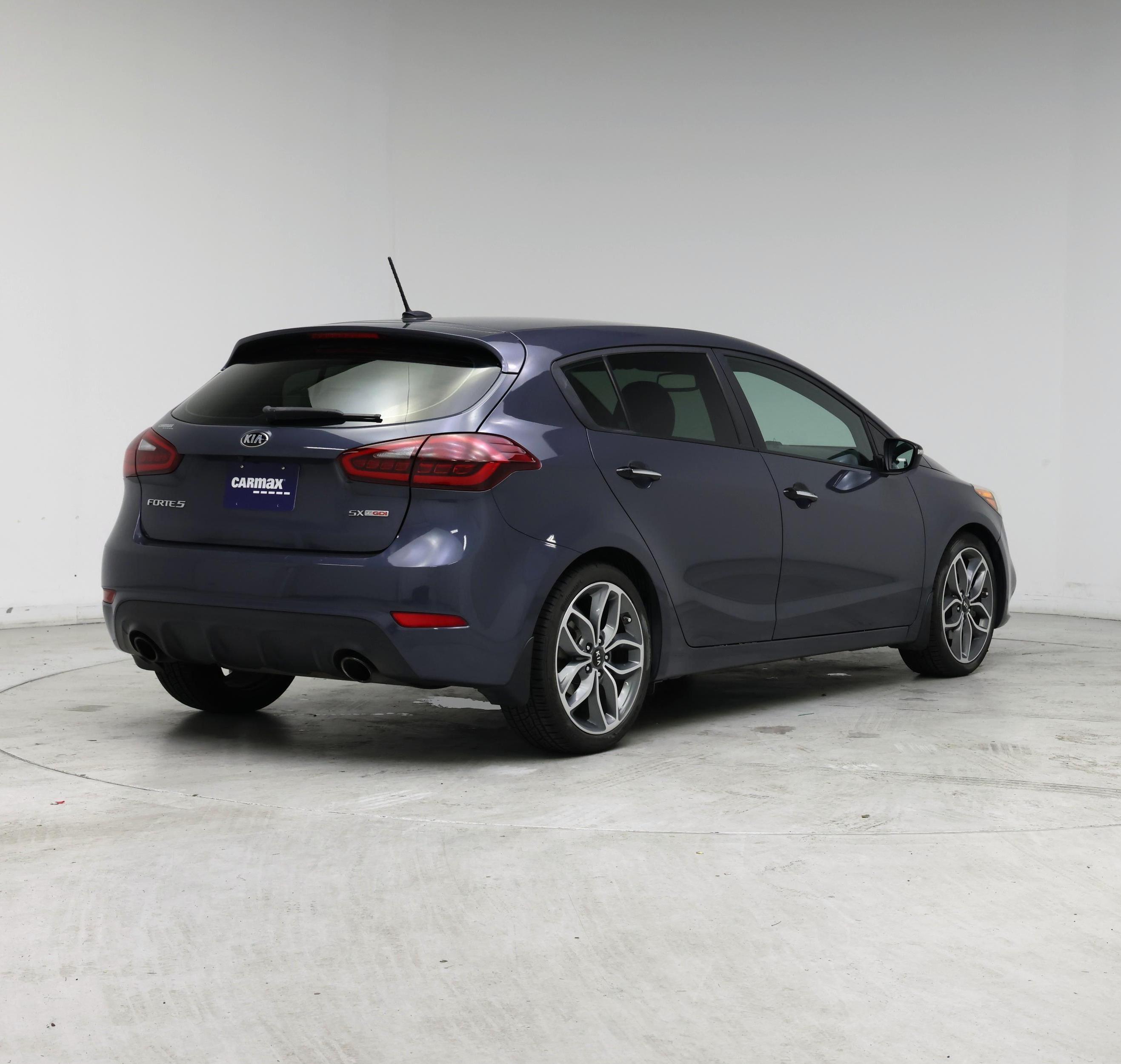 Thumbnail: 2016 Kia Forte - 8