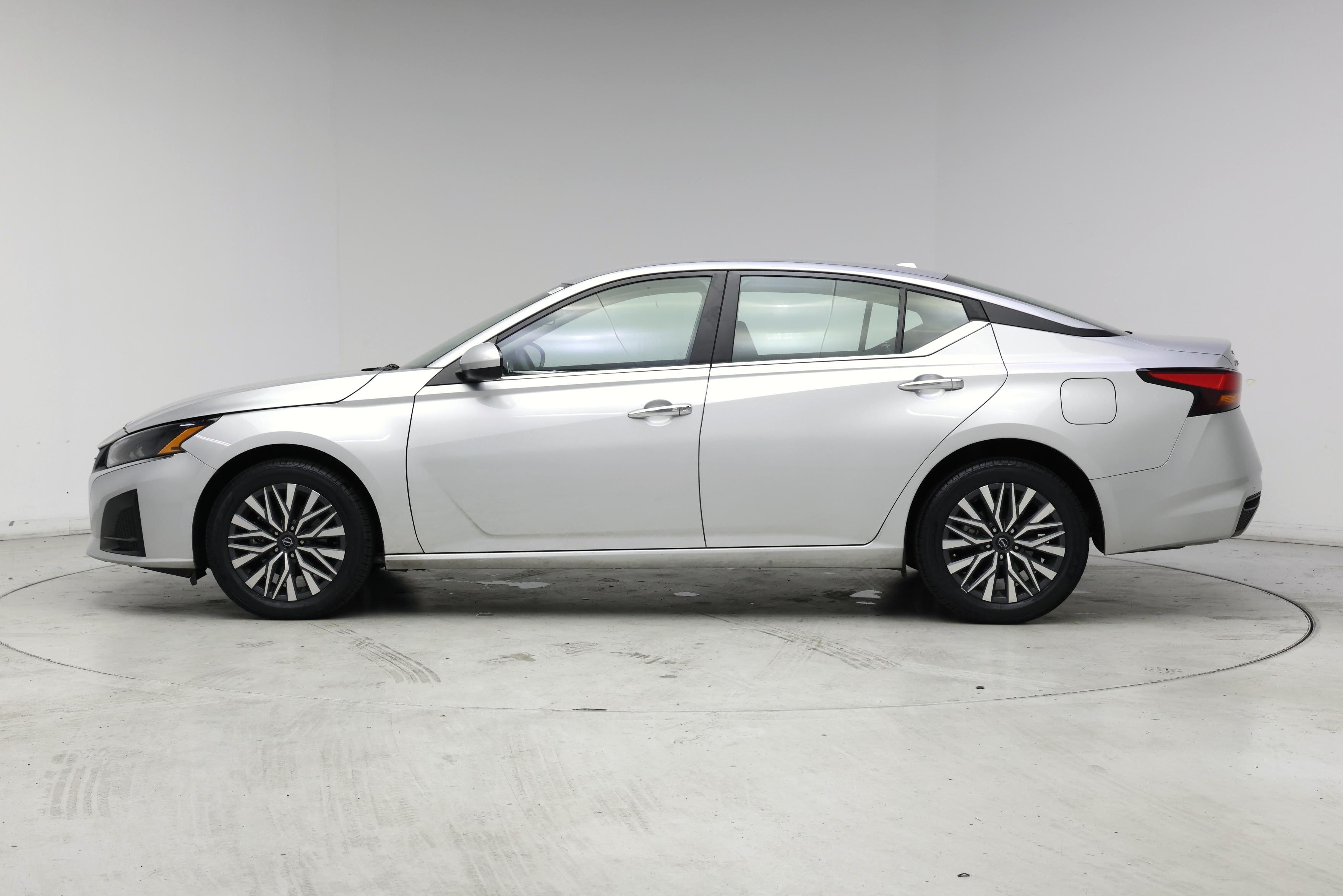 Thumbnail: 2023 Nissan Altima - 3