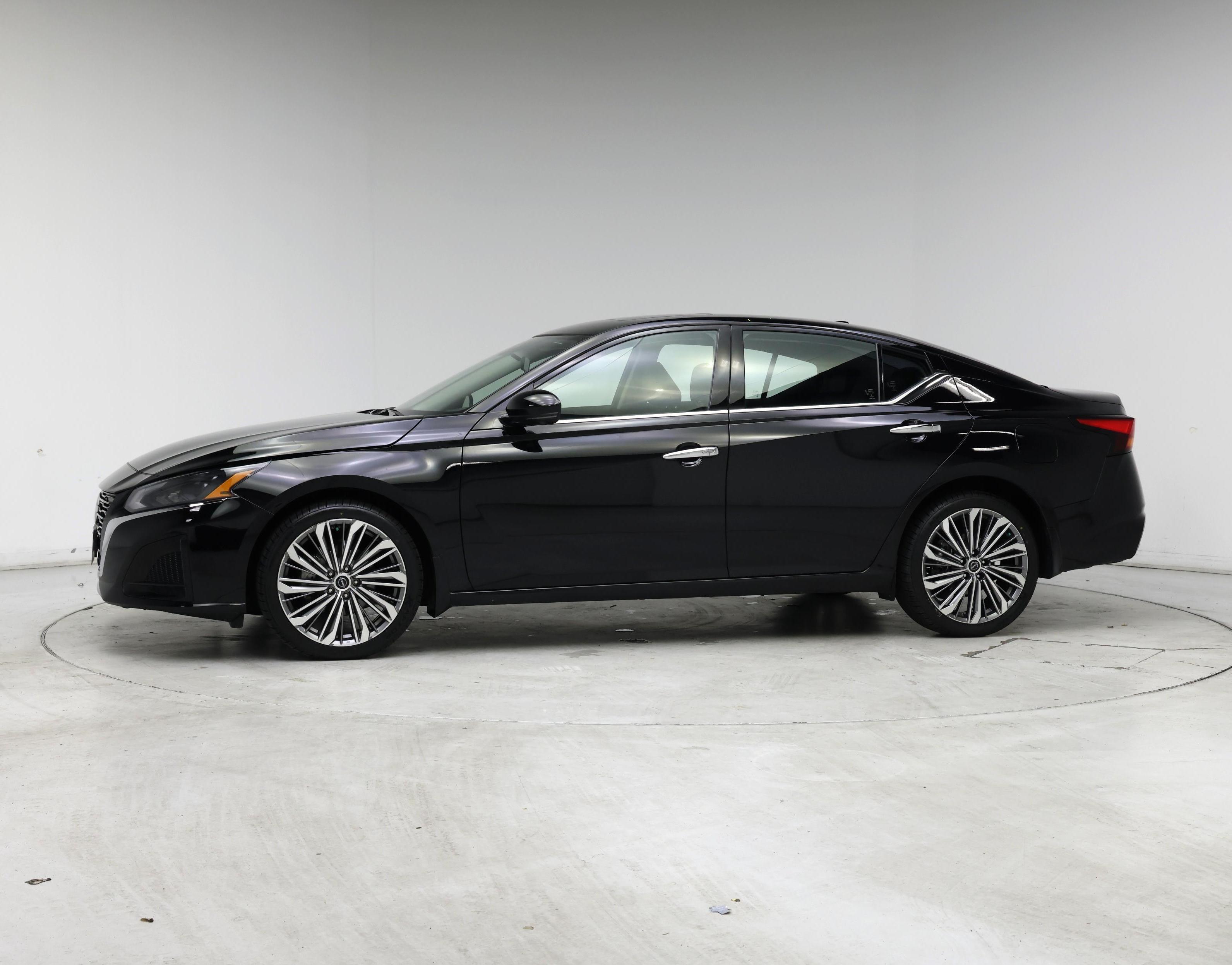 Thumbnail: 2023 Nissan Altima - 3