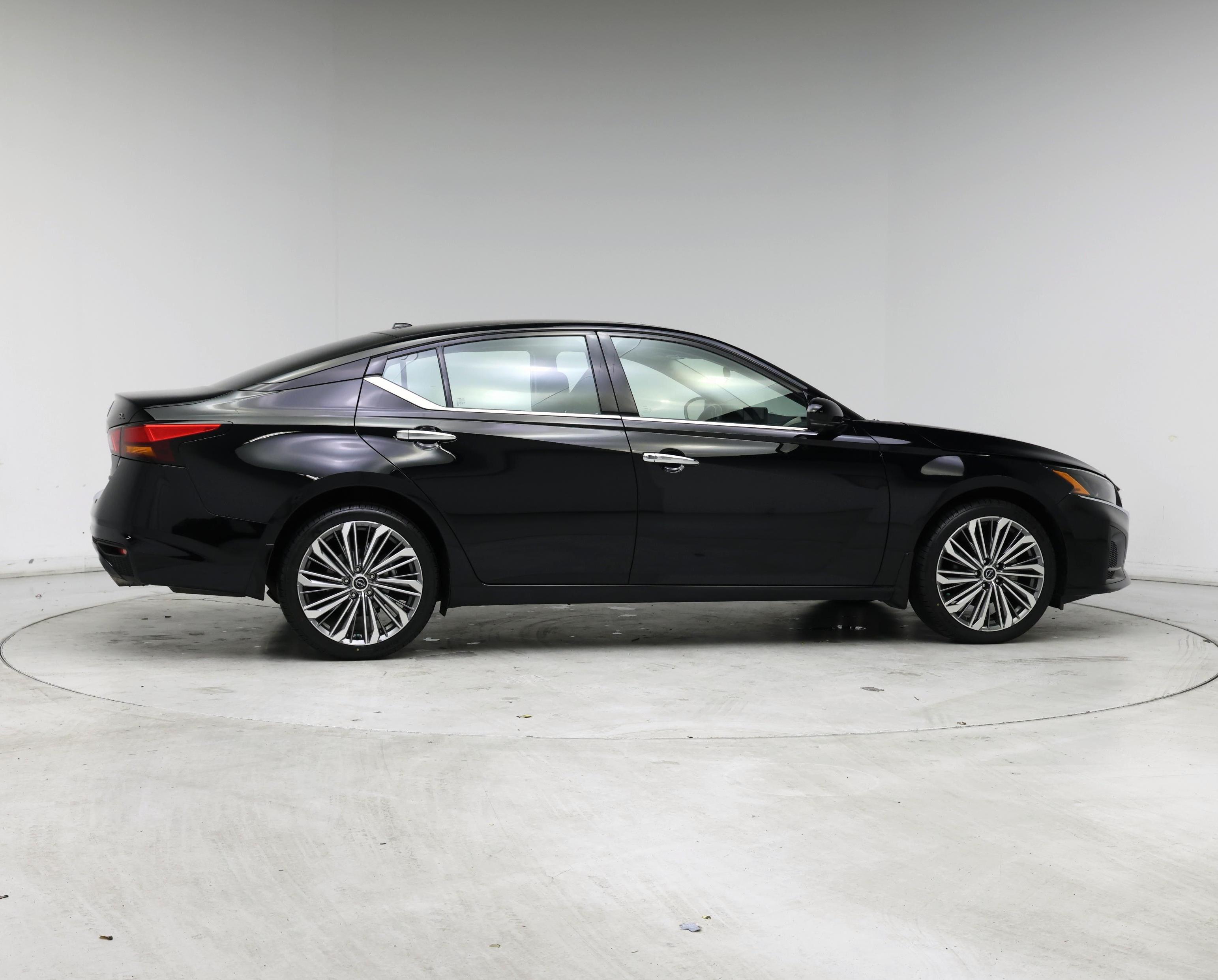Thumbnail: 2023 Nissan Altima - 7