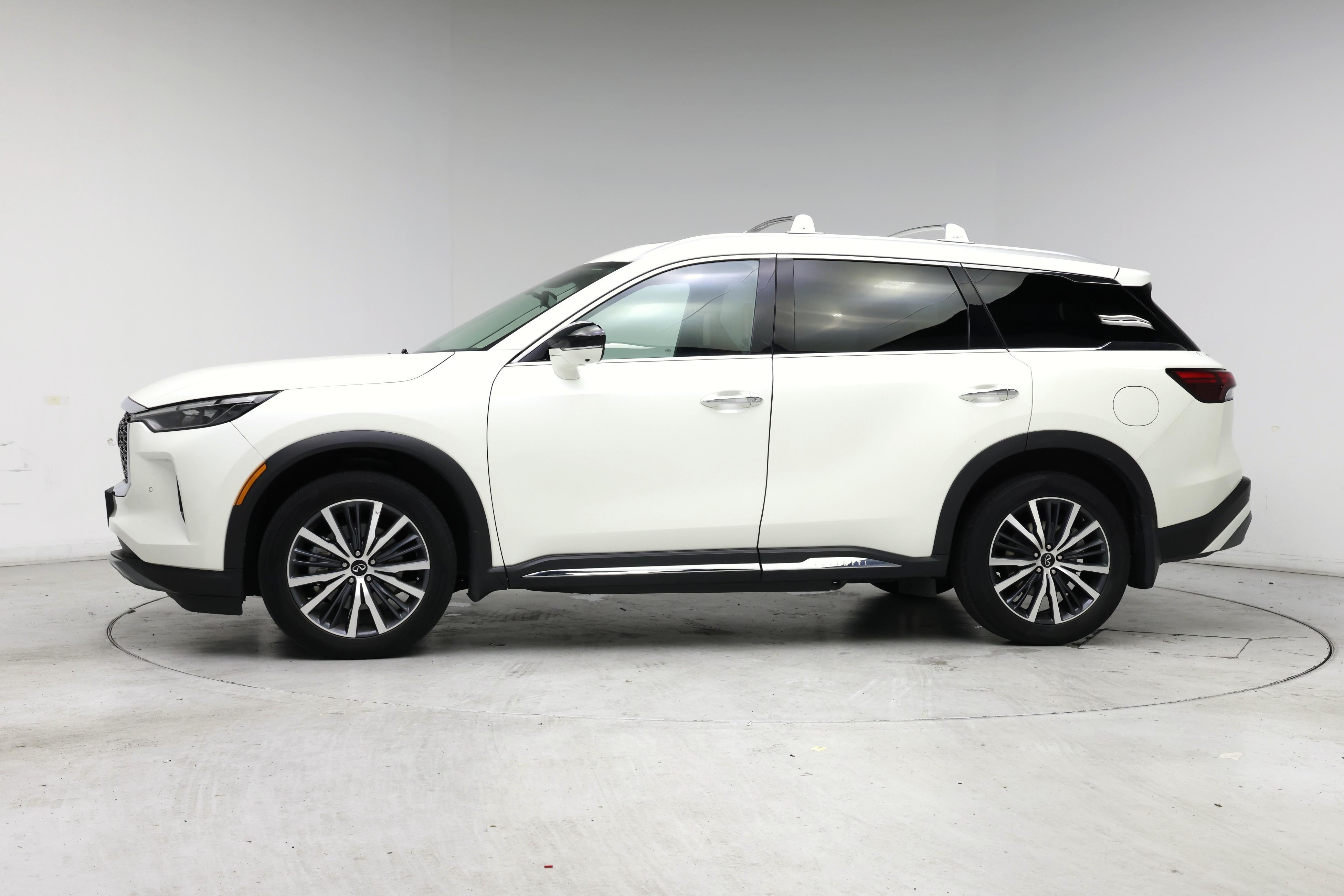 Thumbnail: 2023 INFINITI QX60 - 3