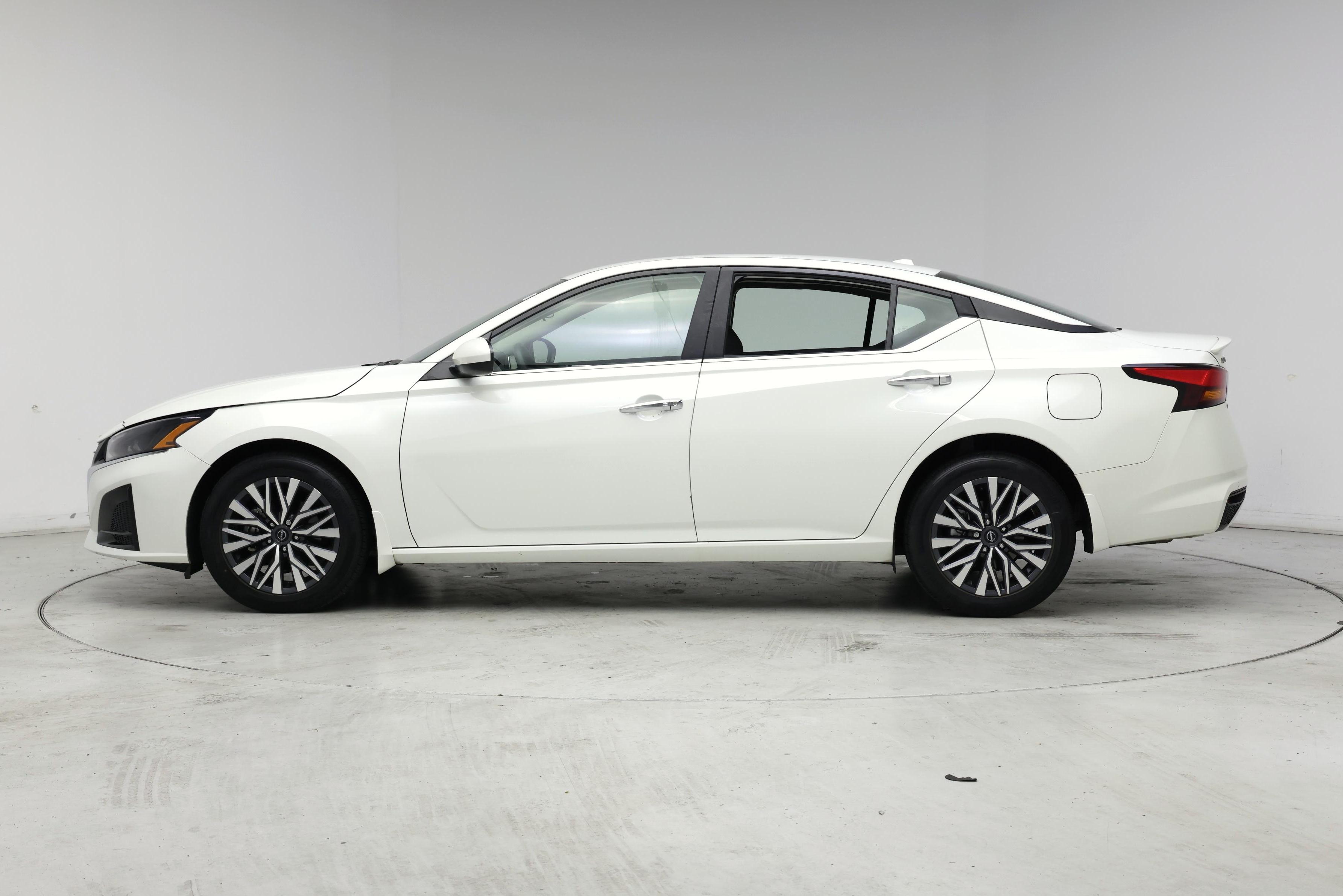 Thumbnail: 2023 Nissan Altima - 3