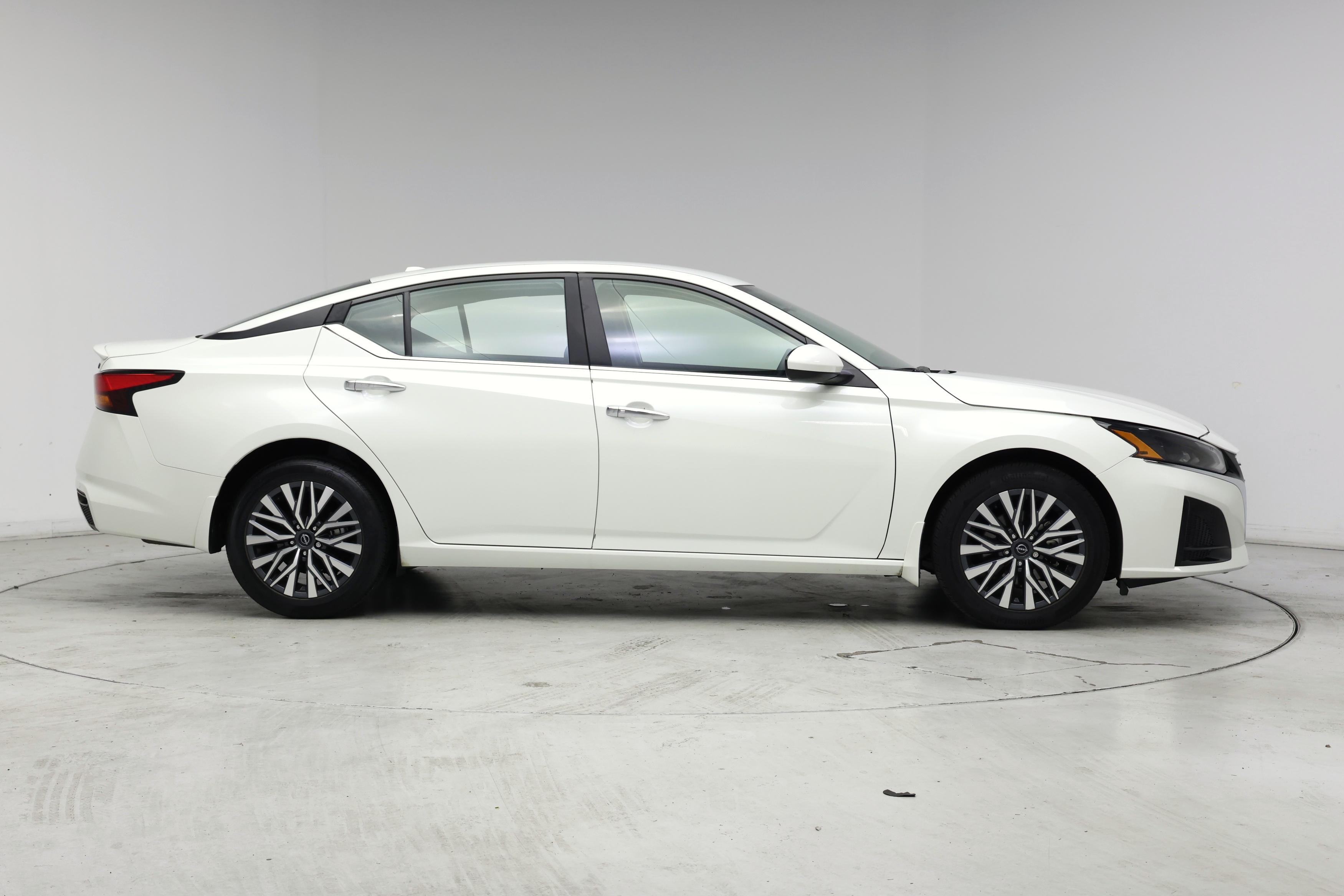Thumbnail: 2023 Nissan Altima - 7