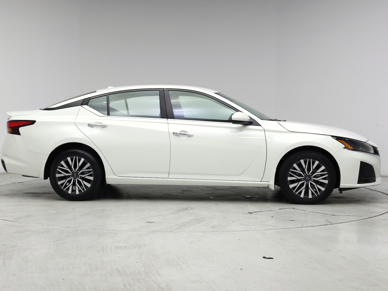 2023 Nissan Altima SV - Photo 8