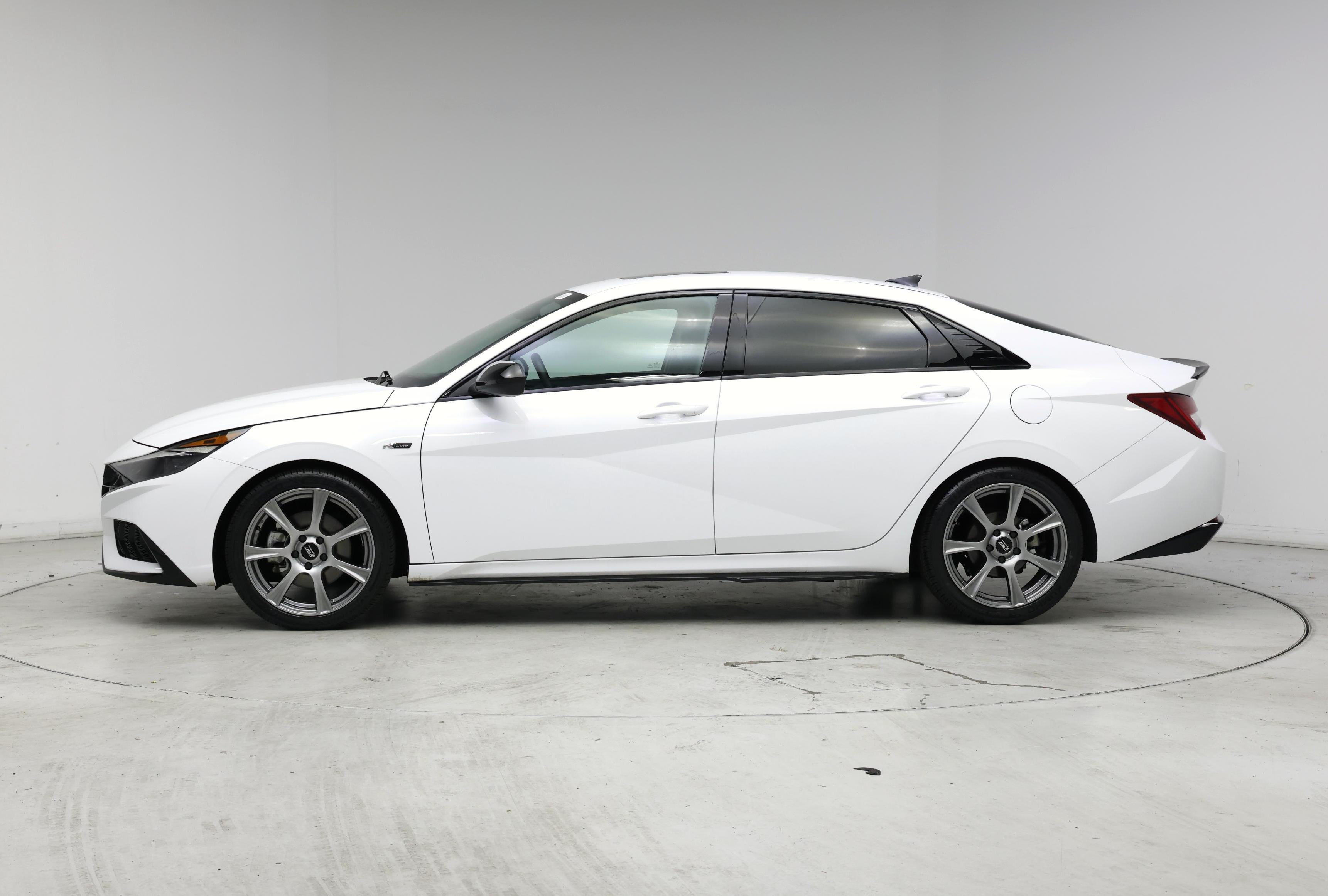 Thumbnail: 2023 Hyundai Elantra - 3