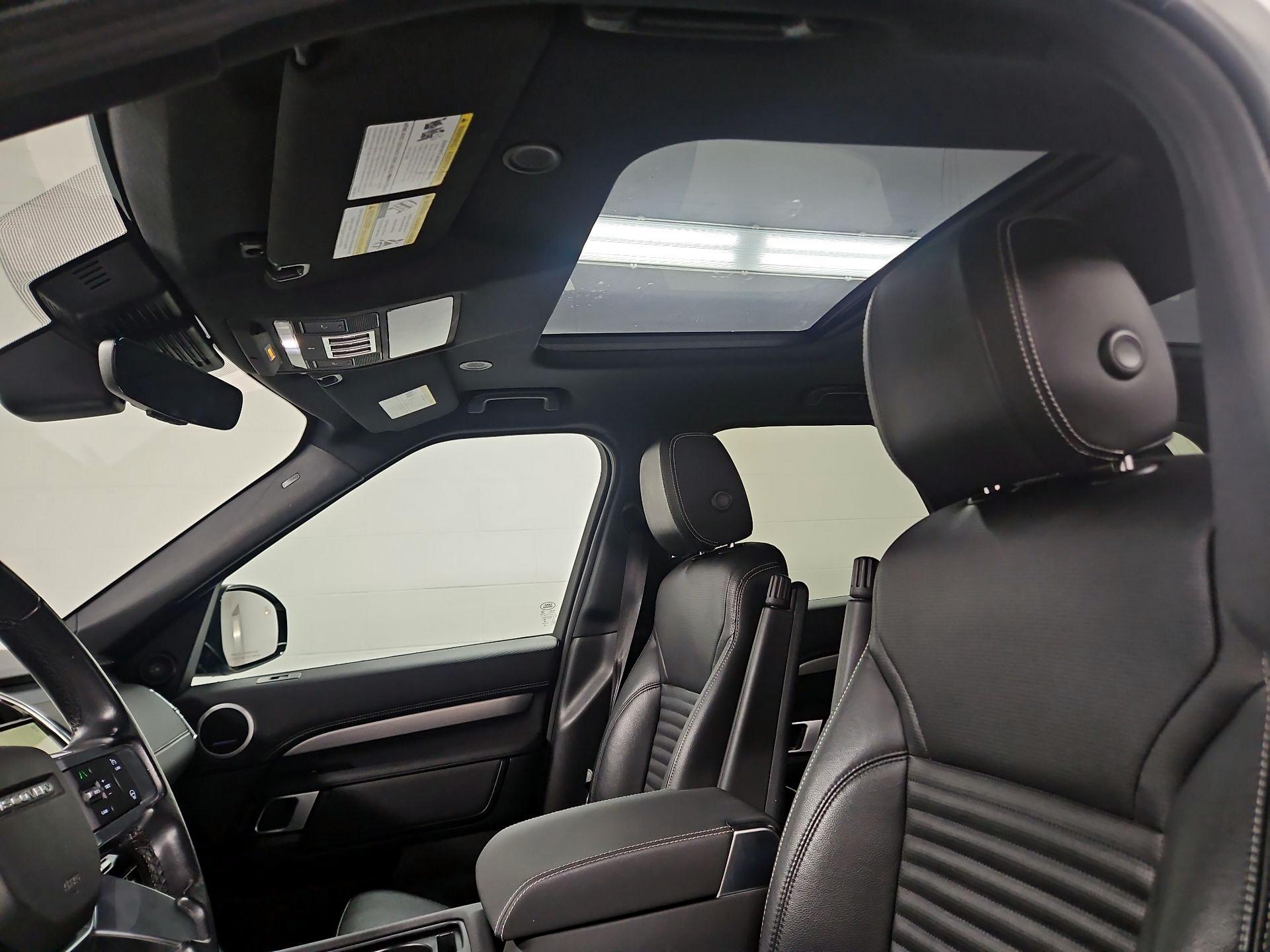 Thumbnail: 2022 Land Rover Discovery - 20