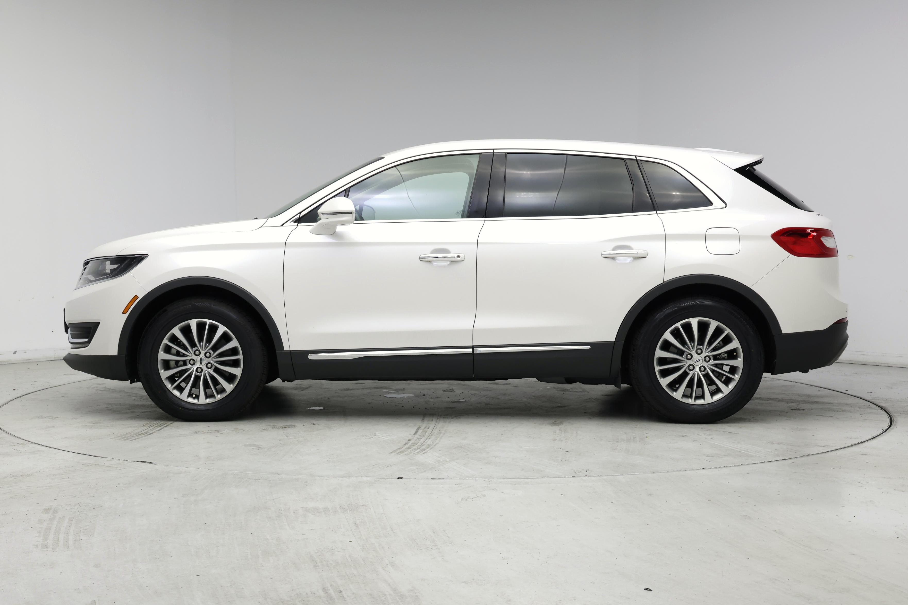 Thumbnail: 2018 Lincoln MKX - 3