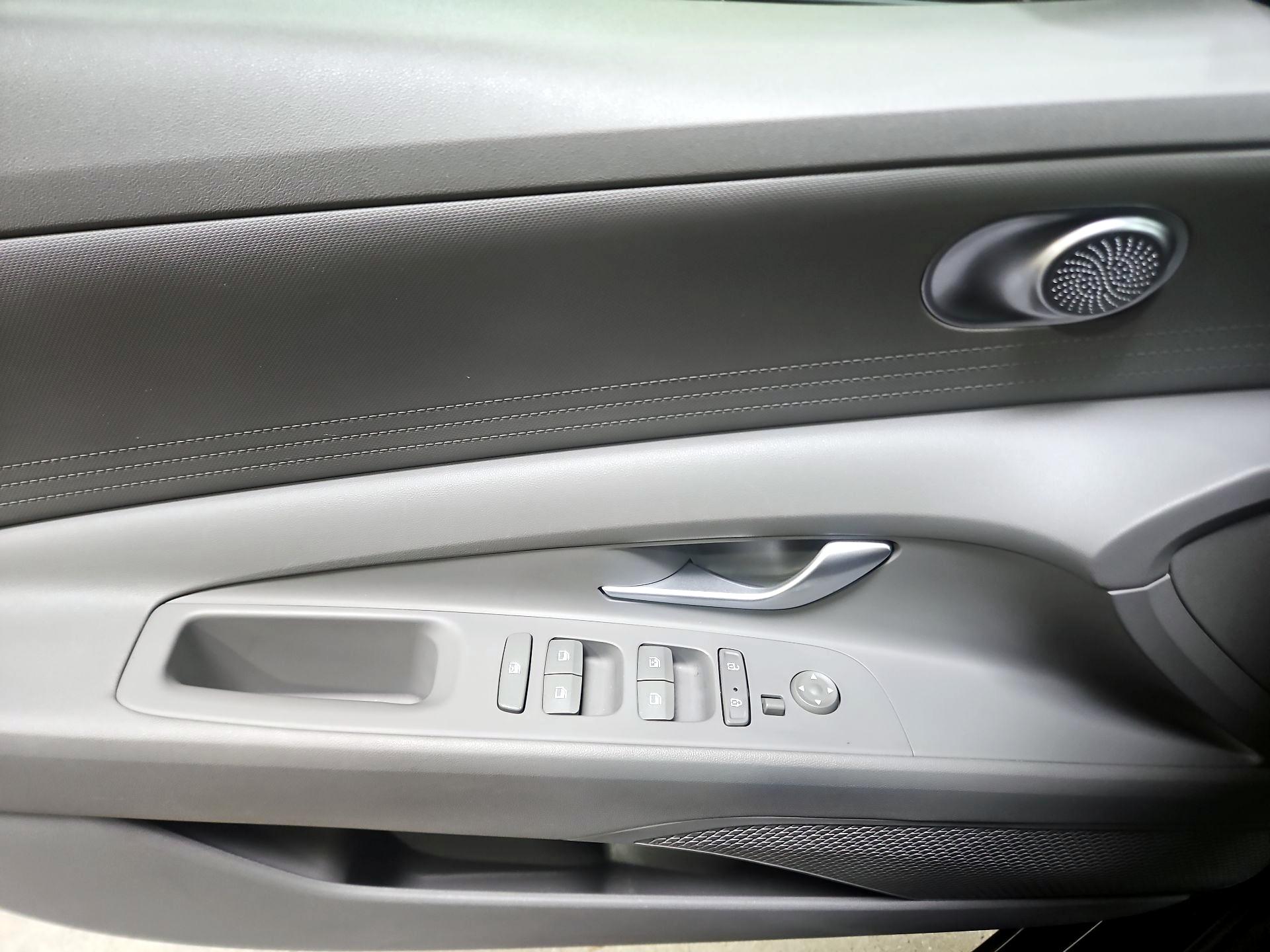 Thumbnail: 2023 Hyundai Elantra - 12