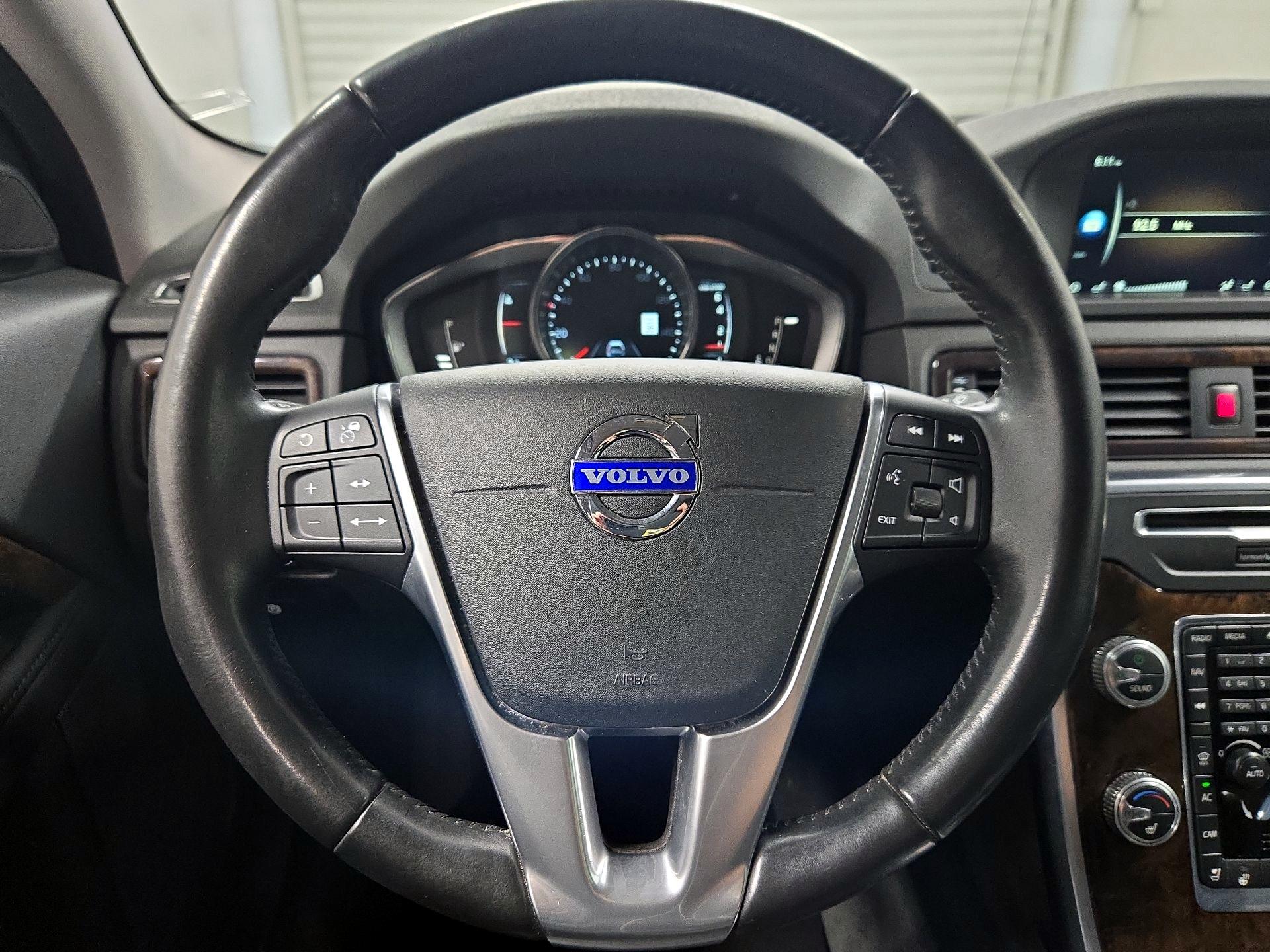 Thumbnail: 2015 Volvo XC70 - 10